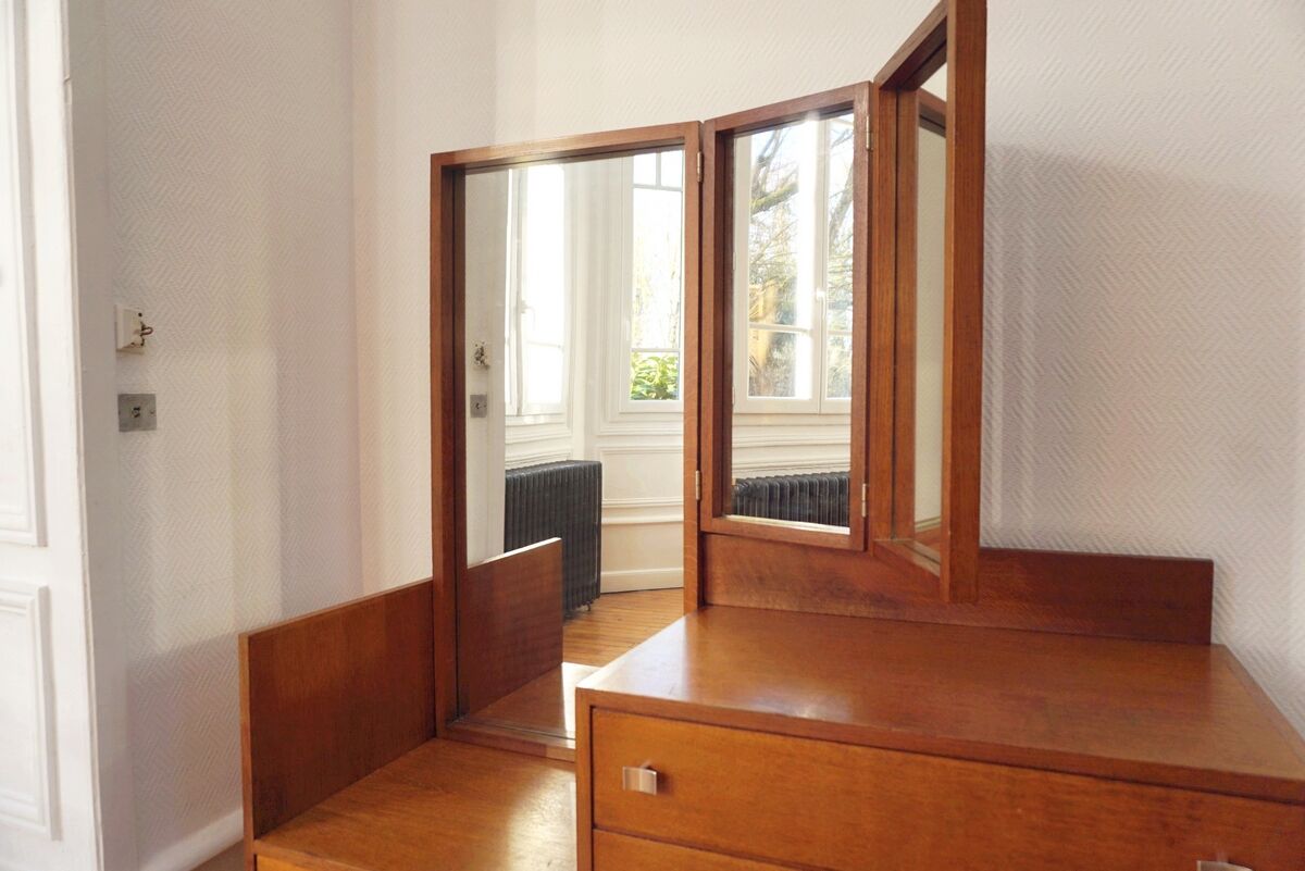 Furniture vanity dresser mirror triptych