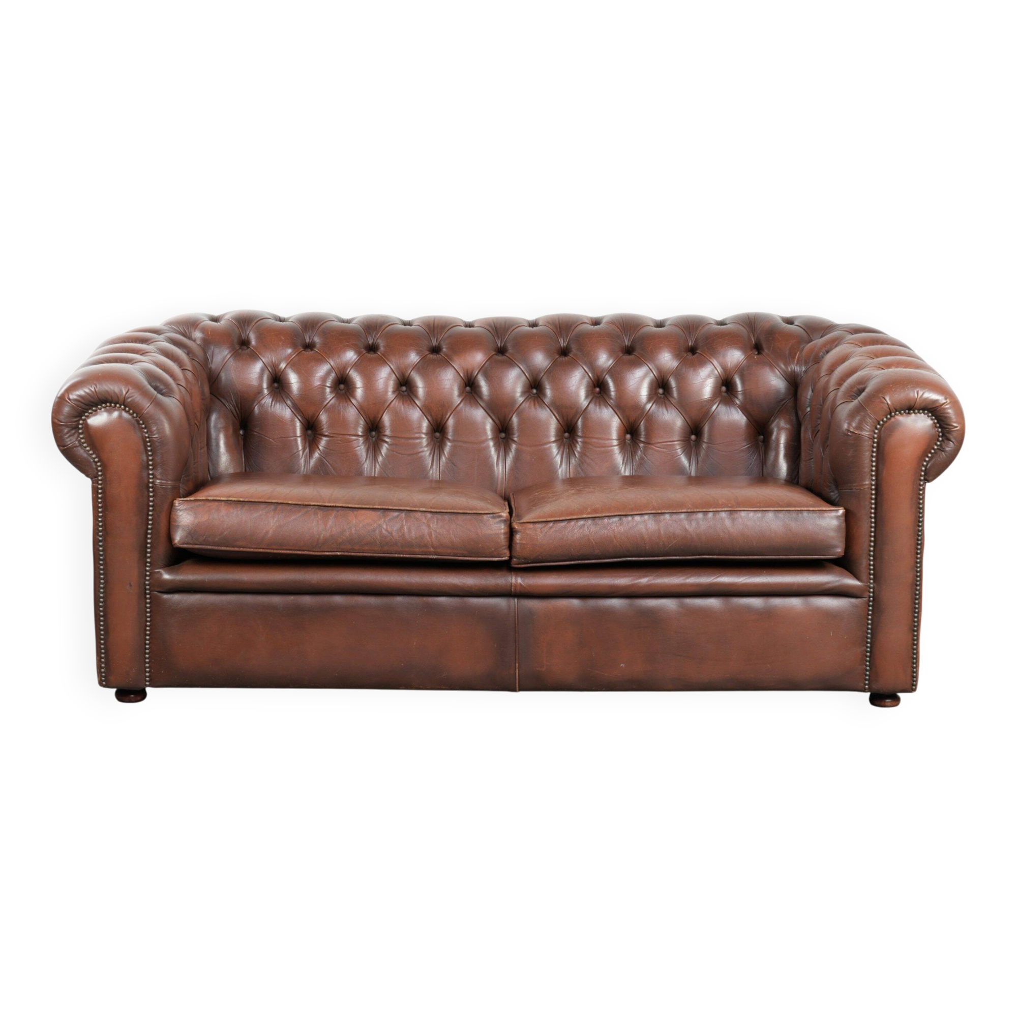 Canapé chesterfield 2,5 places en cuir de vachette vintage au look robuste