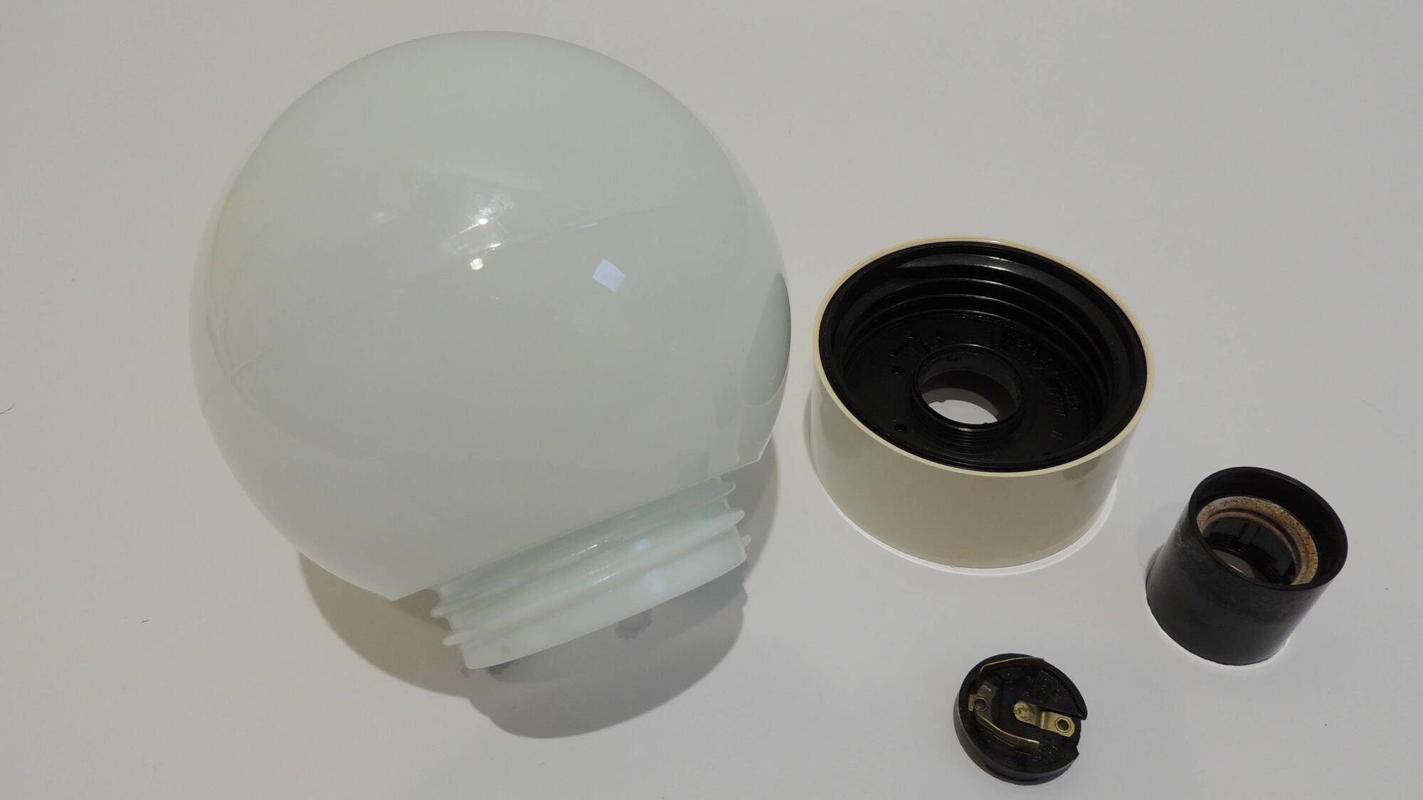 Vintage 1970s wall light pair – White ball wall light – Luminaire