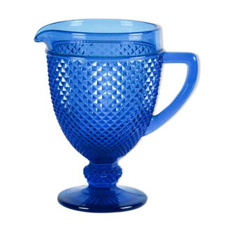 Glass water carafe