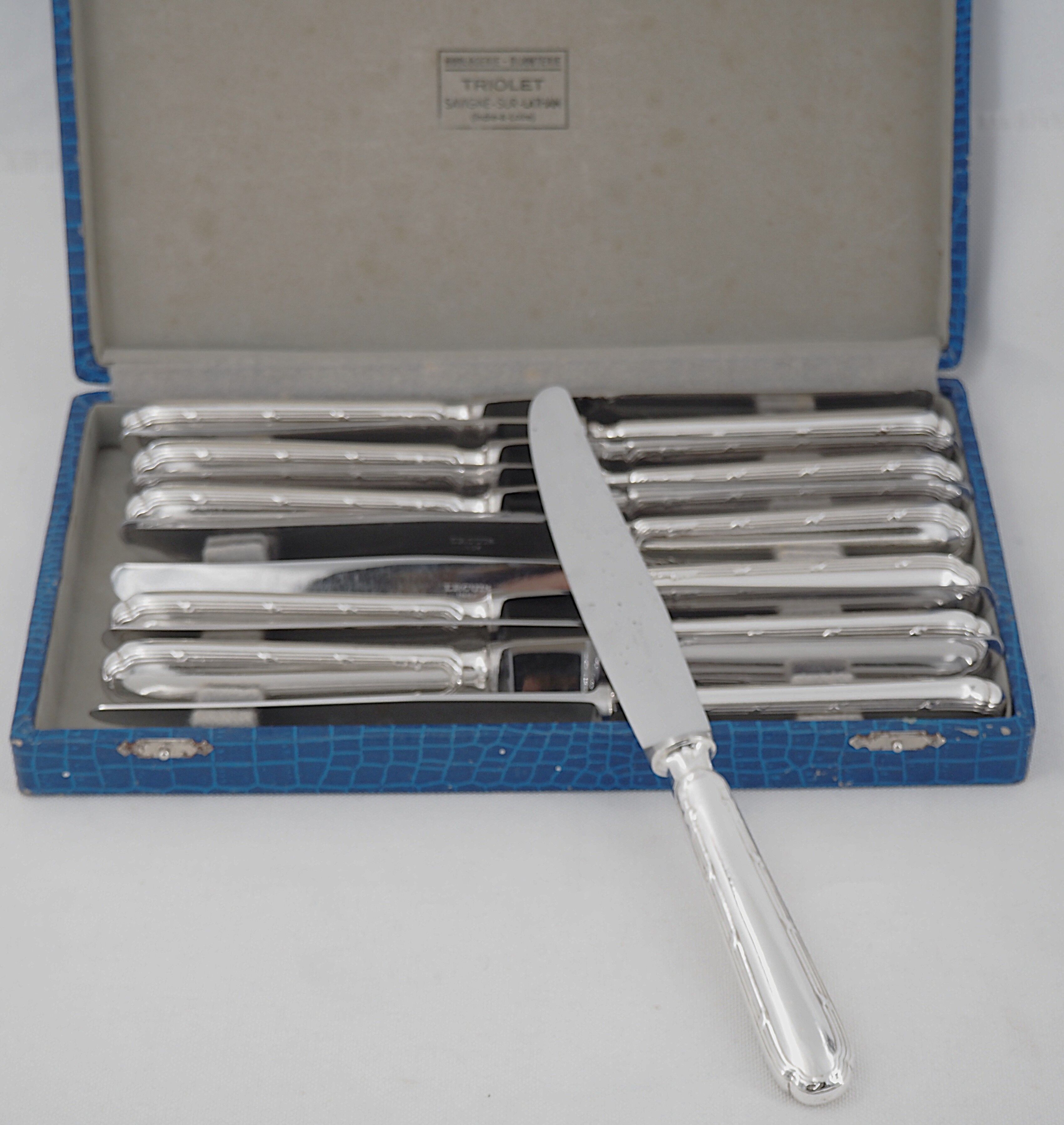 Ercuis Trianon, Rubans, 12 silver-plated table knives, excellent condition.
