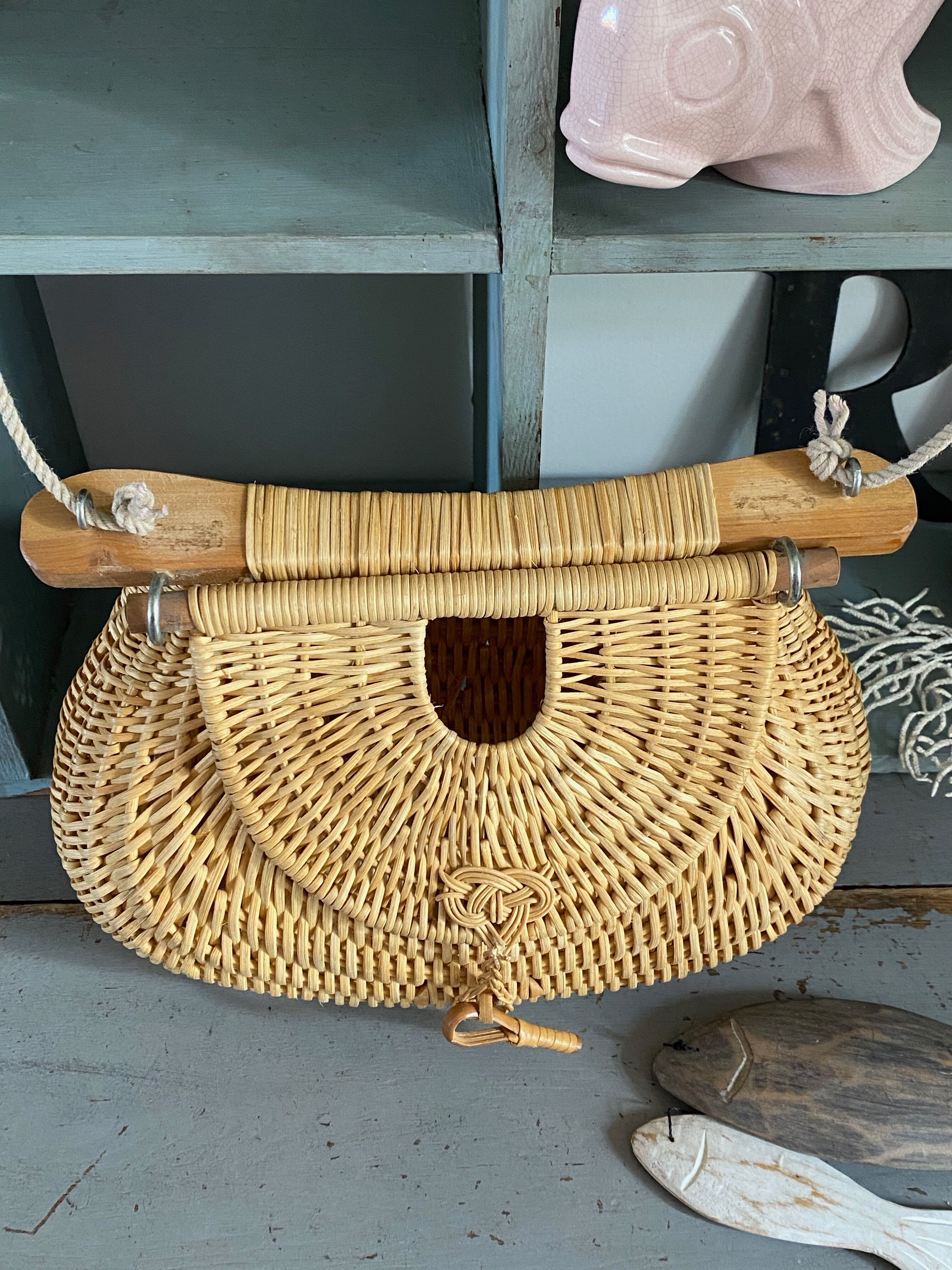 Fishing basket on foot