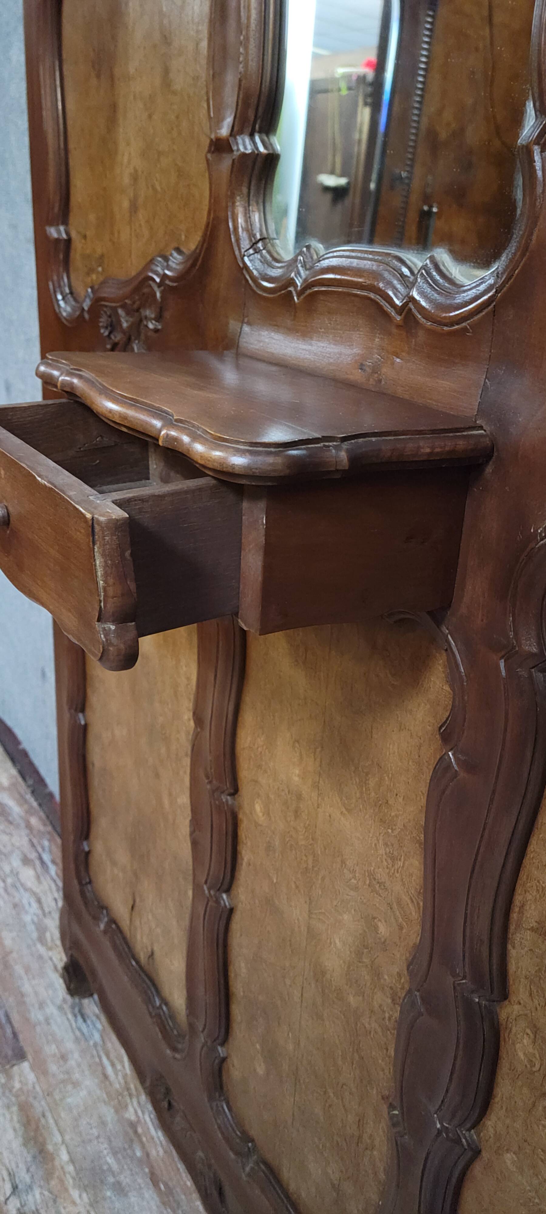 Large coat rack in Louis XV style, made of walnut and elm burl.