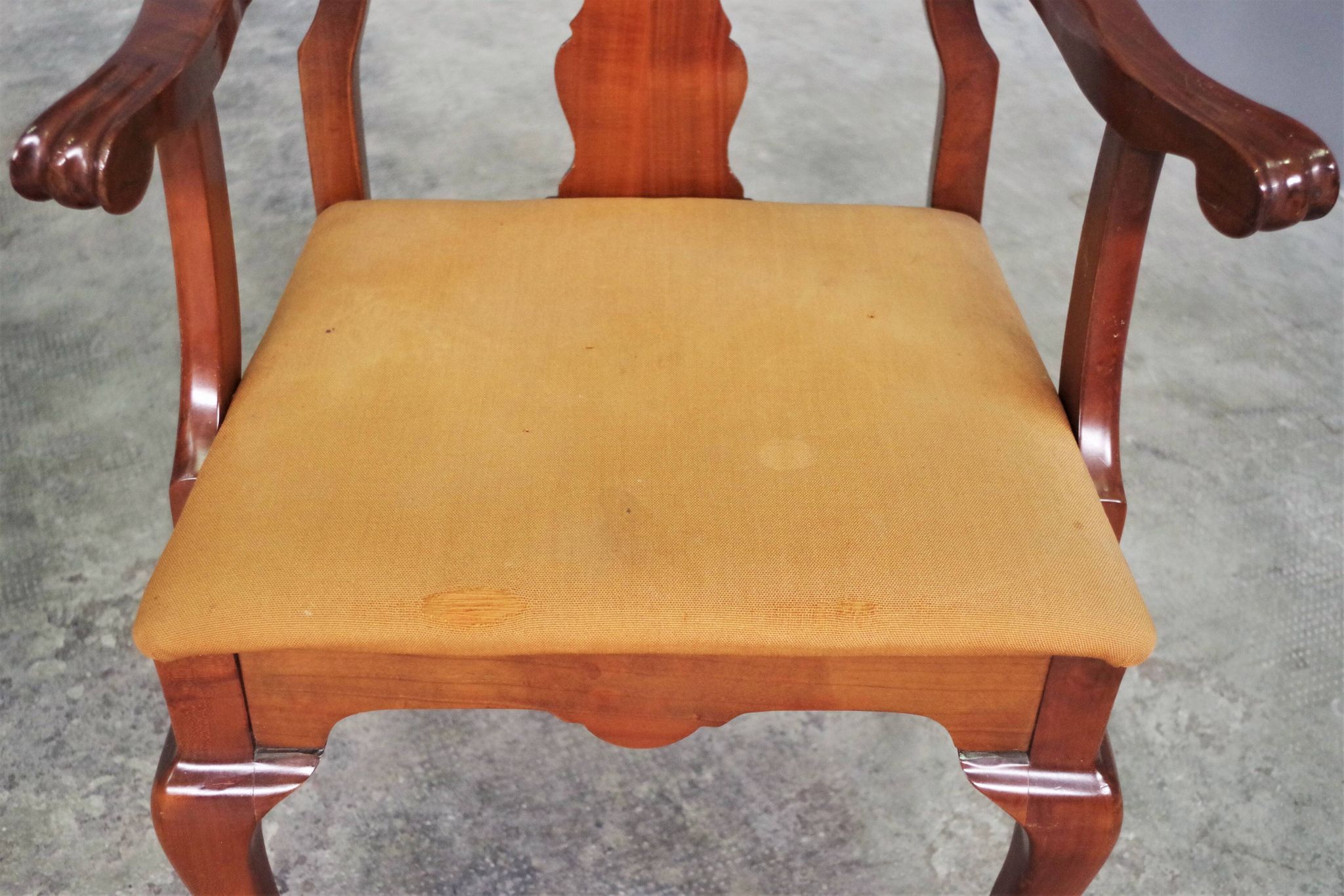 Antique Queen Anne armchair in mahogany and leather