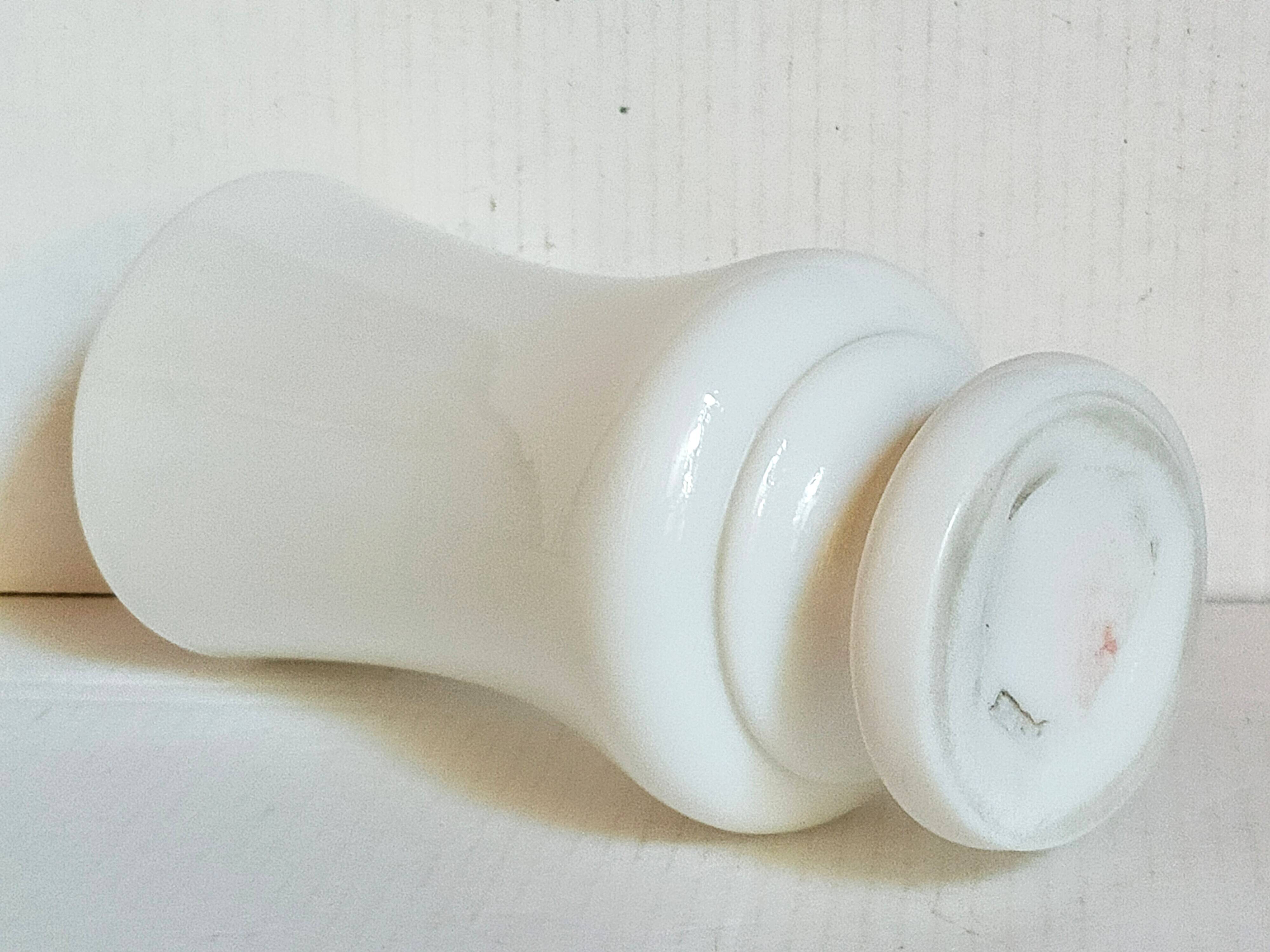 Vase en opaline sur pied début XXème