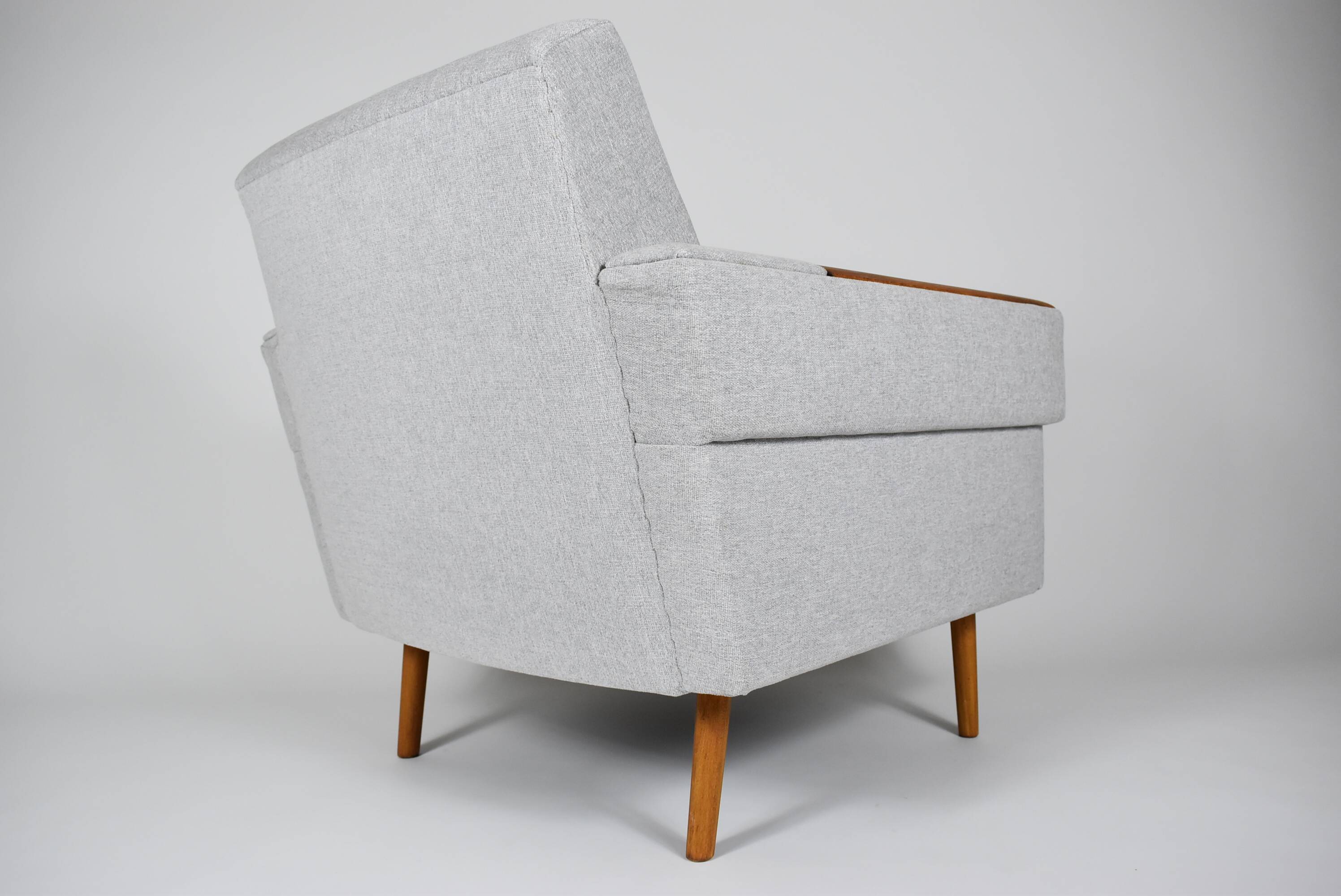 Fauteuil moderne du milieu du siècle, restauré, 1960, tissu gris clair