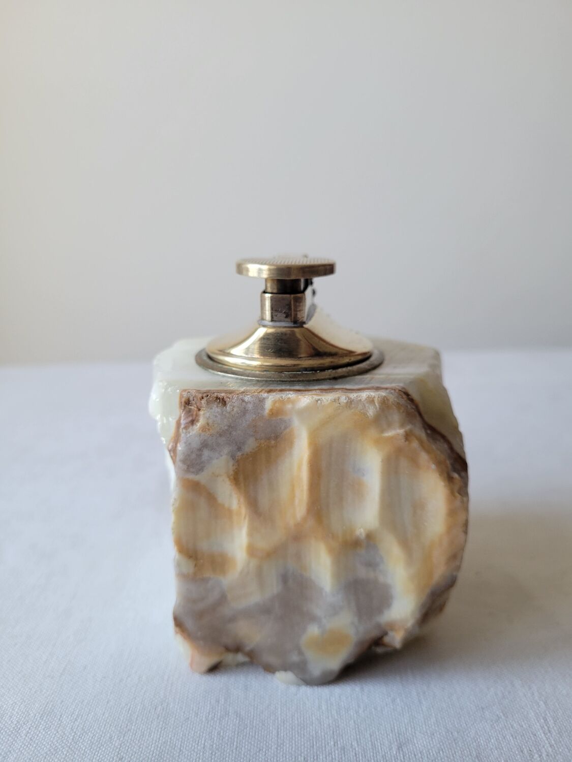 Alabaster table lighter