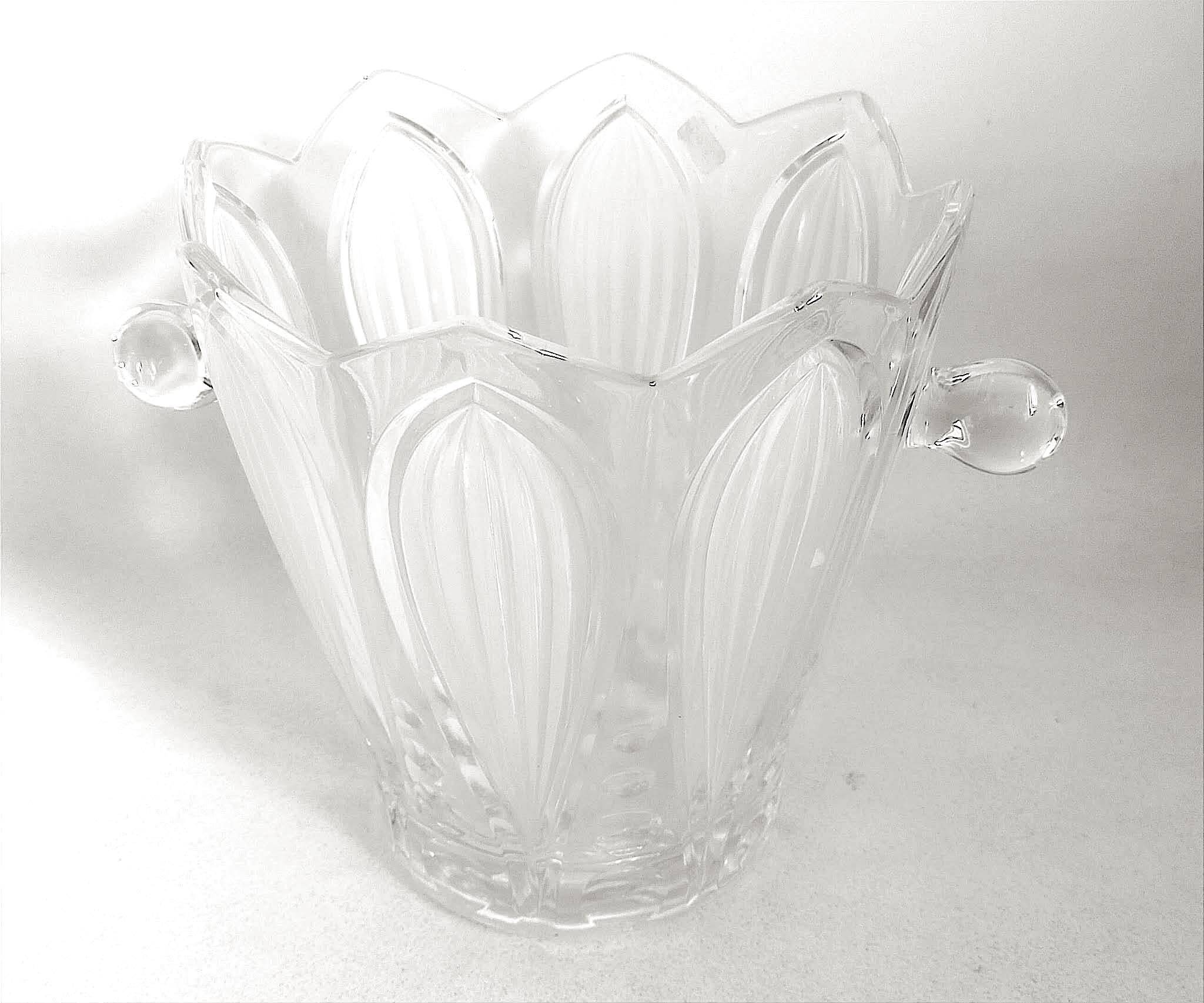 Crystal ice bucket from the 1960s to 1970s, height 23 cm.