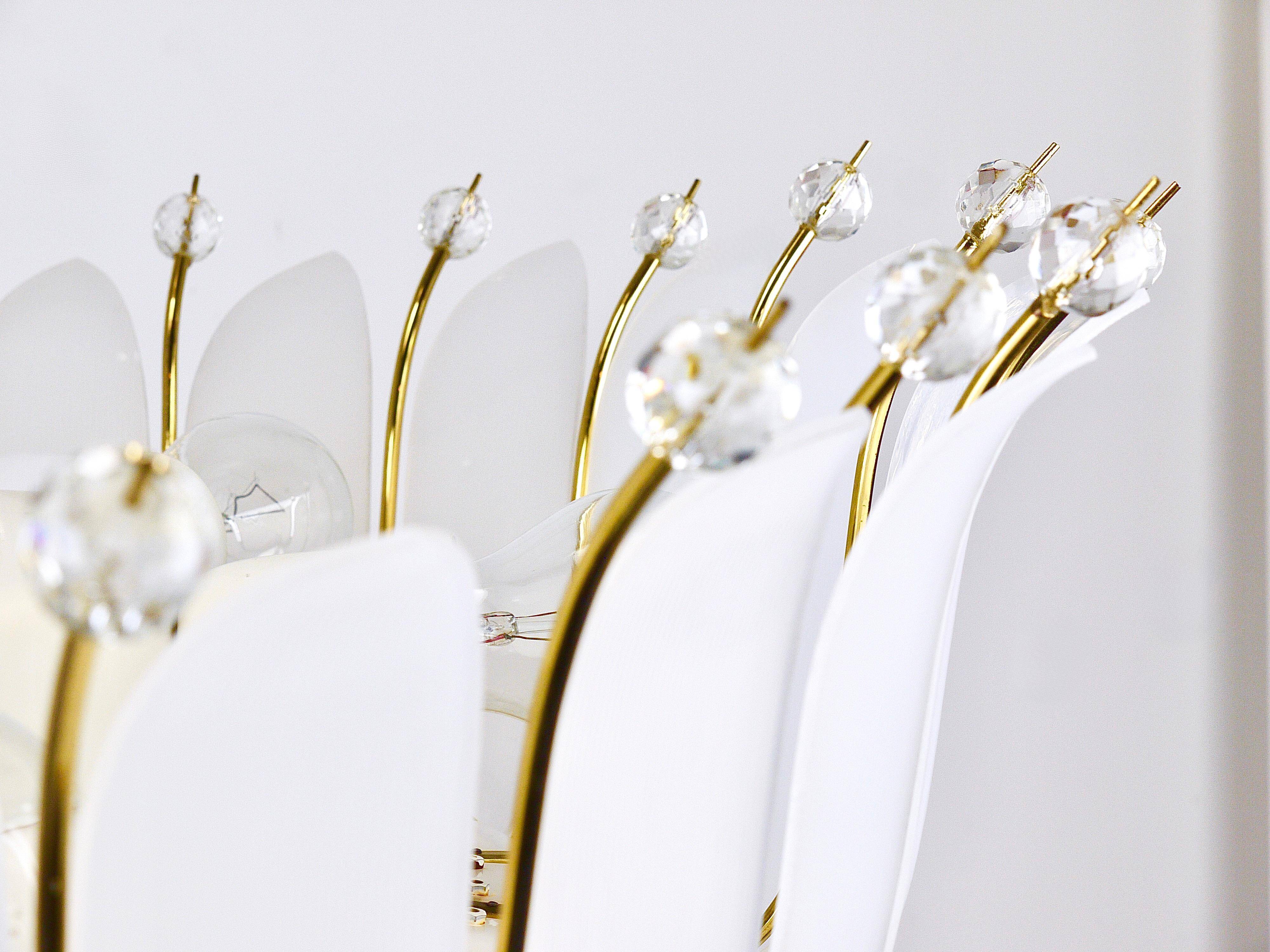 Grand chandelier Rupert Nikoll 27" mid-century brass with leaves, Austria, 1950.