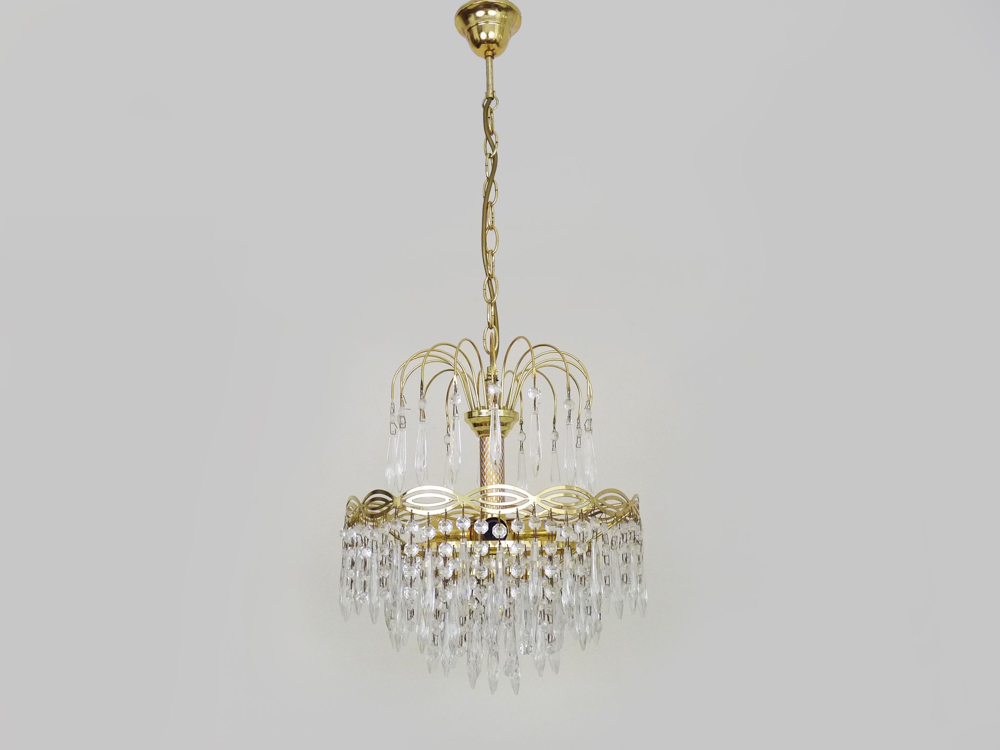 Chandelier, ceiling lamp crown in bronze or brass, 3 floors, 3 lights, glass grapevines. Year 90