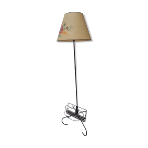 Lampadaire porte revue en fer forgé