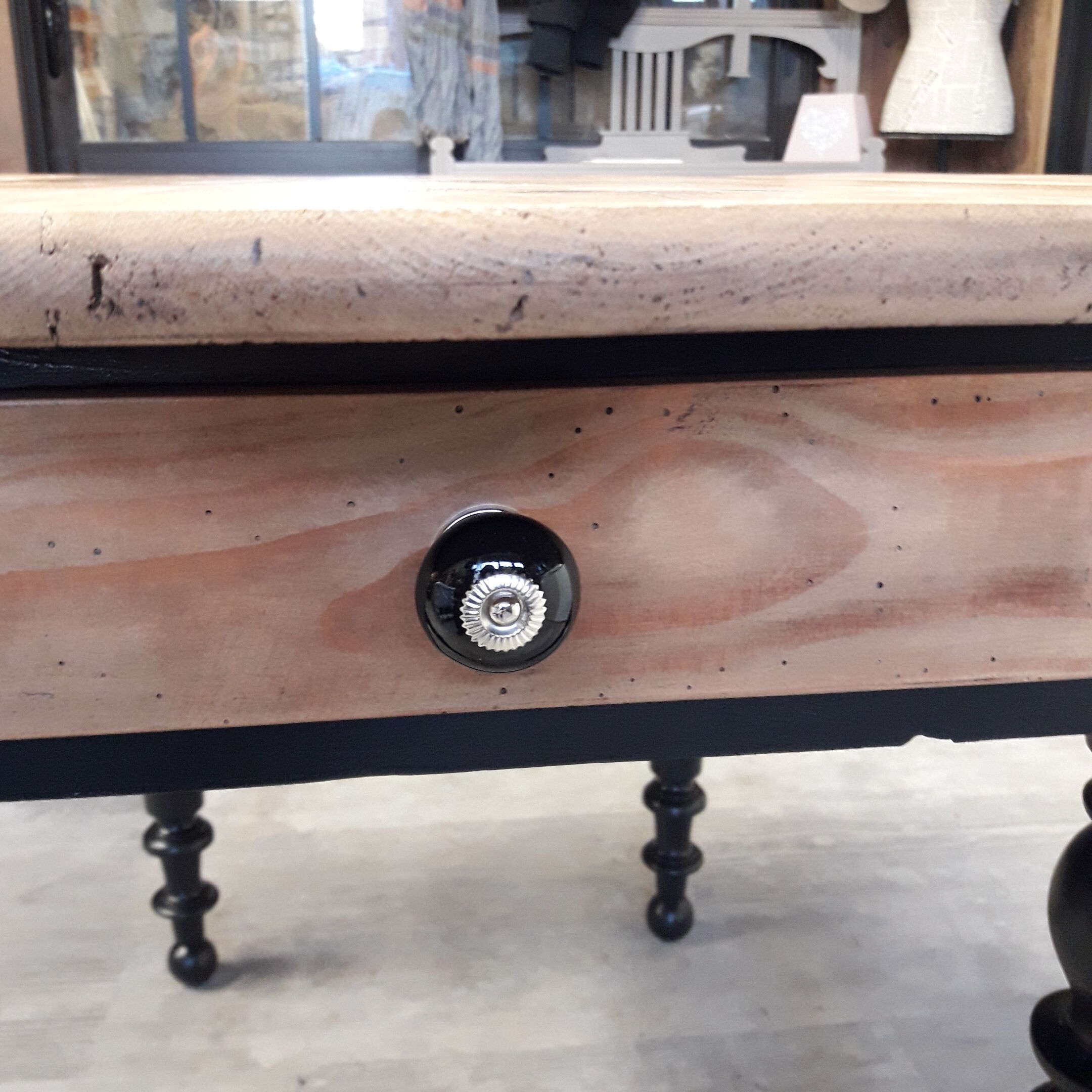 Round table with flaps