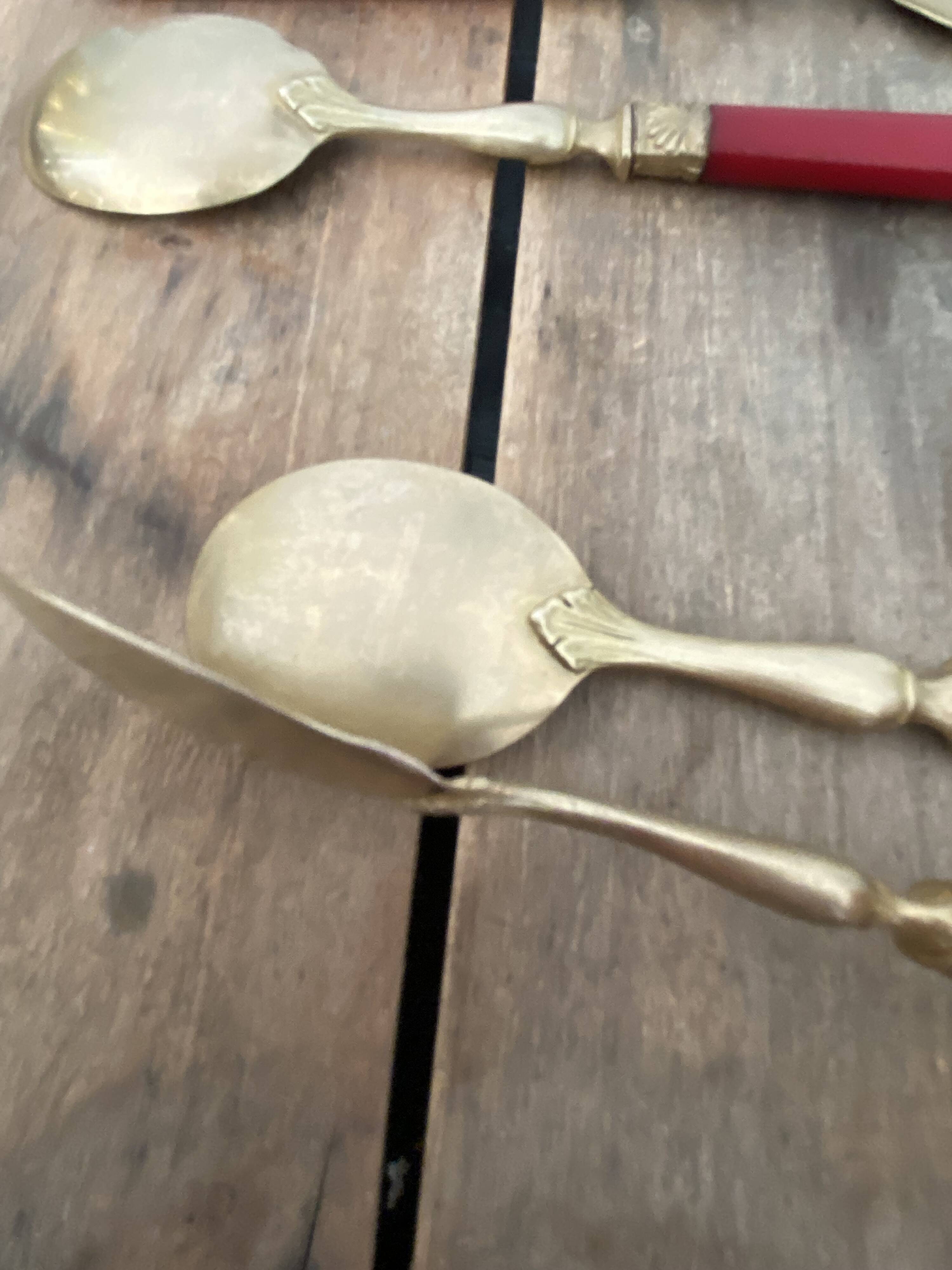 Six cuillères à glace en laiton et bakélite