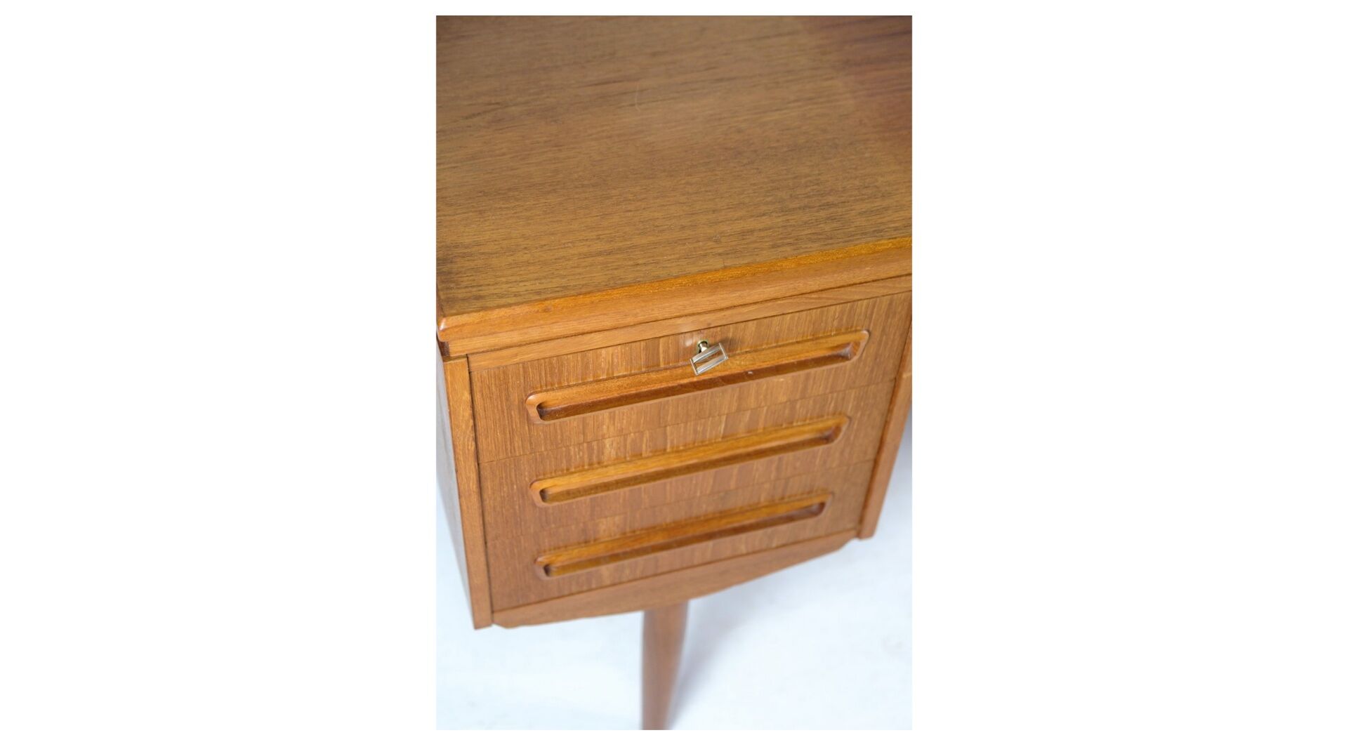 Danish design desk of high quality in teak made of ap furniture svenstrup