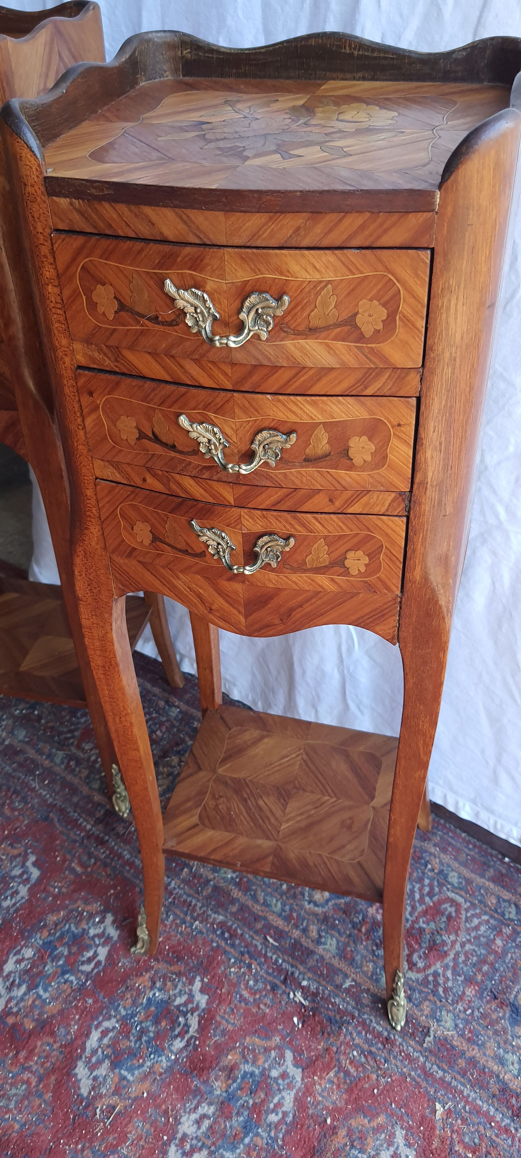 Paire de chevets en marqueterie