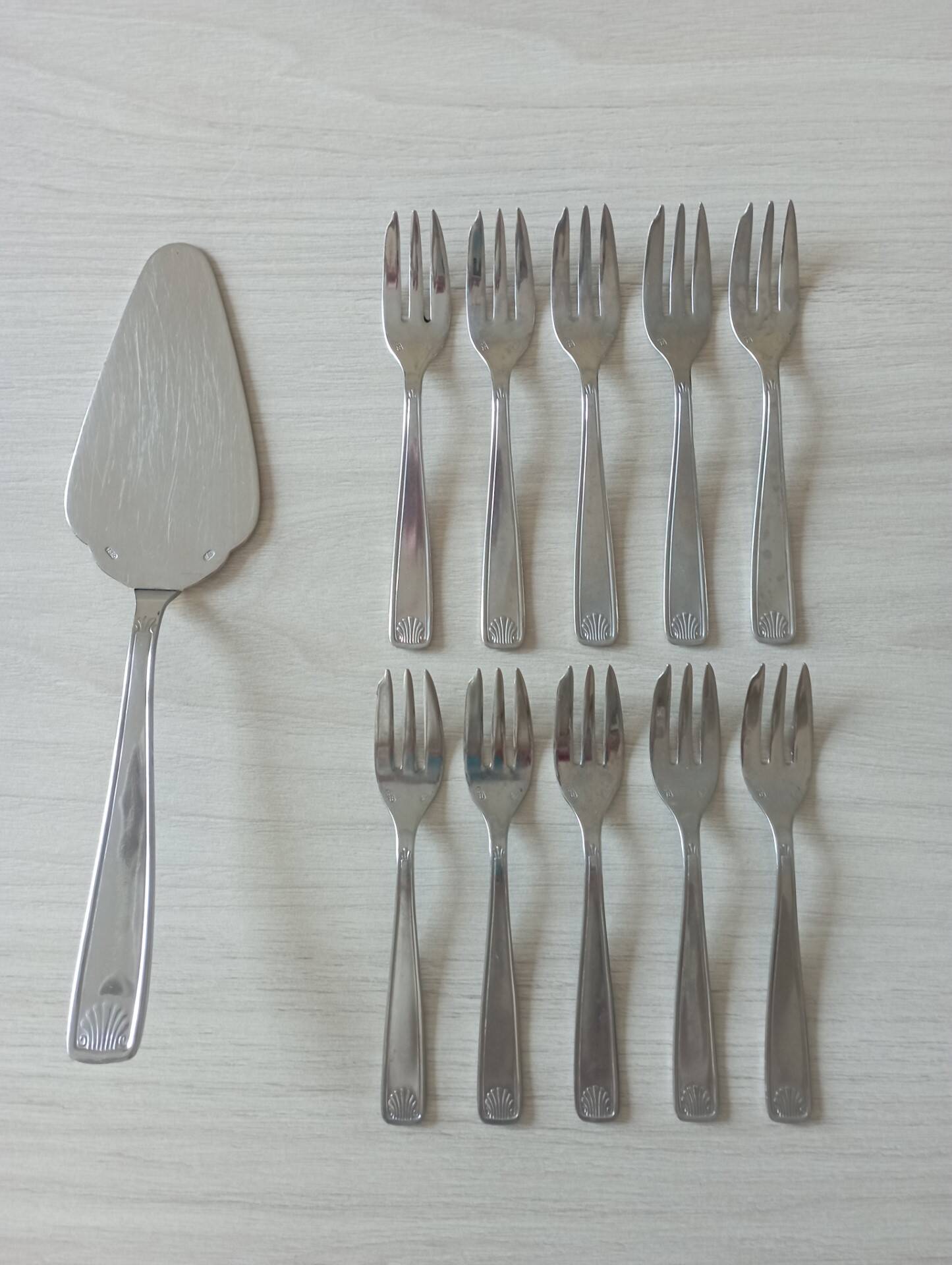 Dessert forks