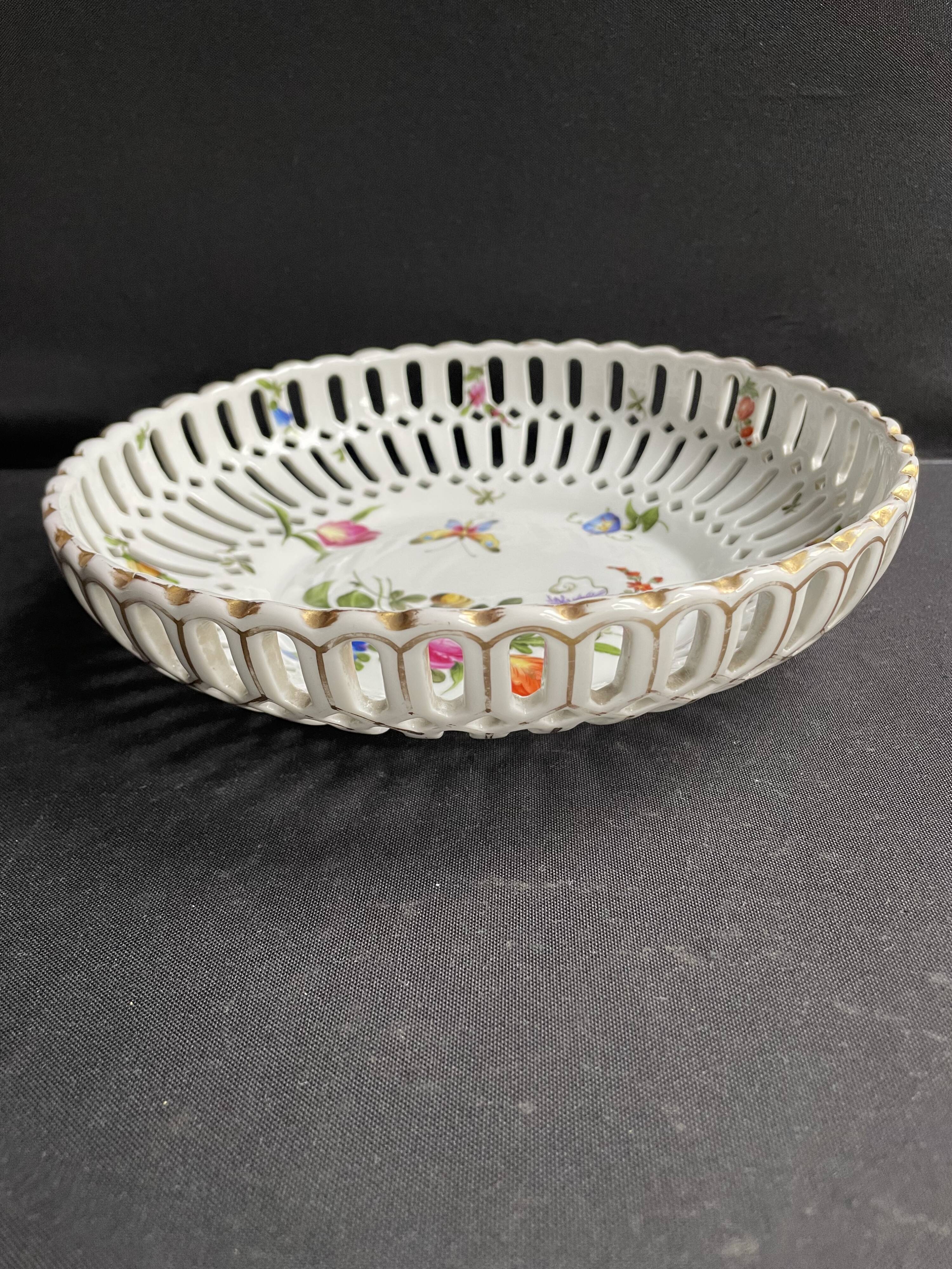 Openwork porcelain bowl with hand decoration – Von Schierholz manufactory in Plaue