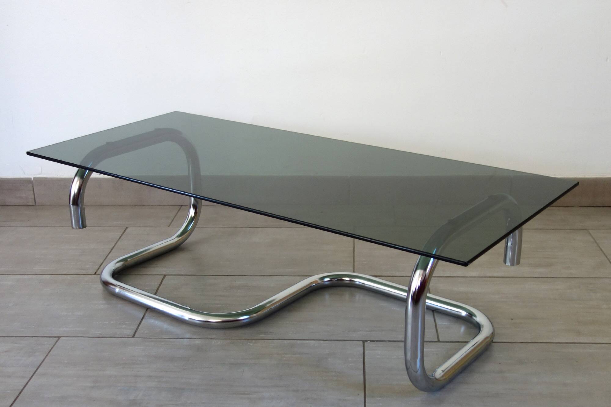 Table basse chrome et verre fumé space age 70's