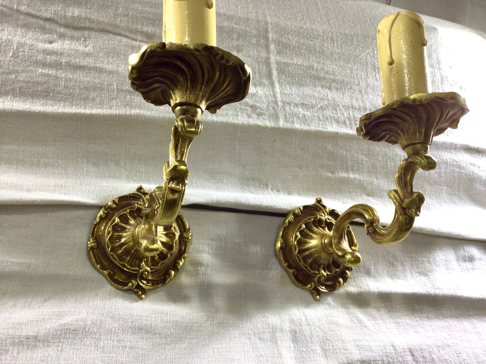 Paire d'appliques 1 lumière en bronze style Louis XV