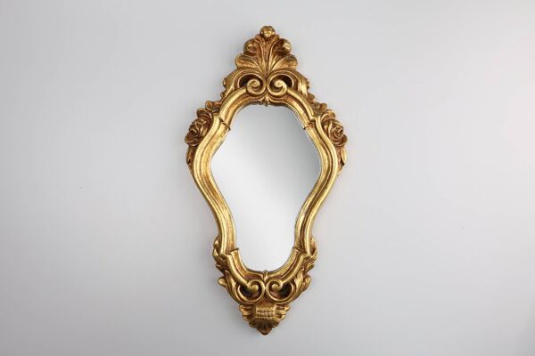 Miroir coquille de style Louis XV en bois et plâtre, France