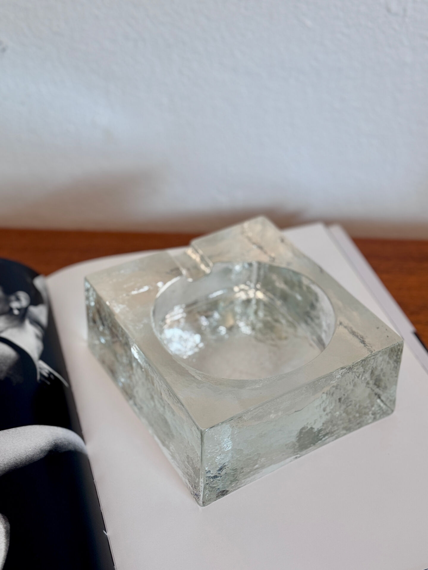 Vintage Brutalist schaal / asbak ijsglas