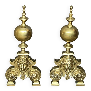Décorations de cheminée de style Renaissance. Bronze massif.