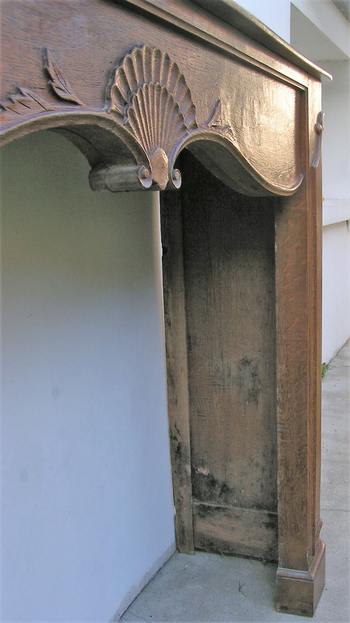 Fireplace mantle XIX