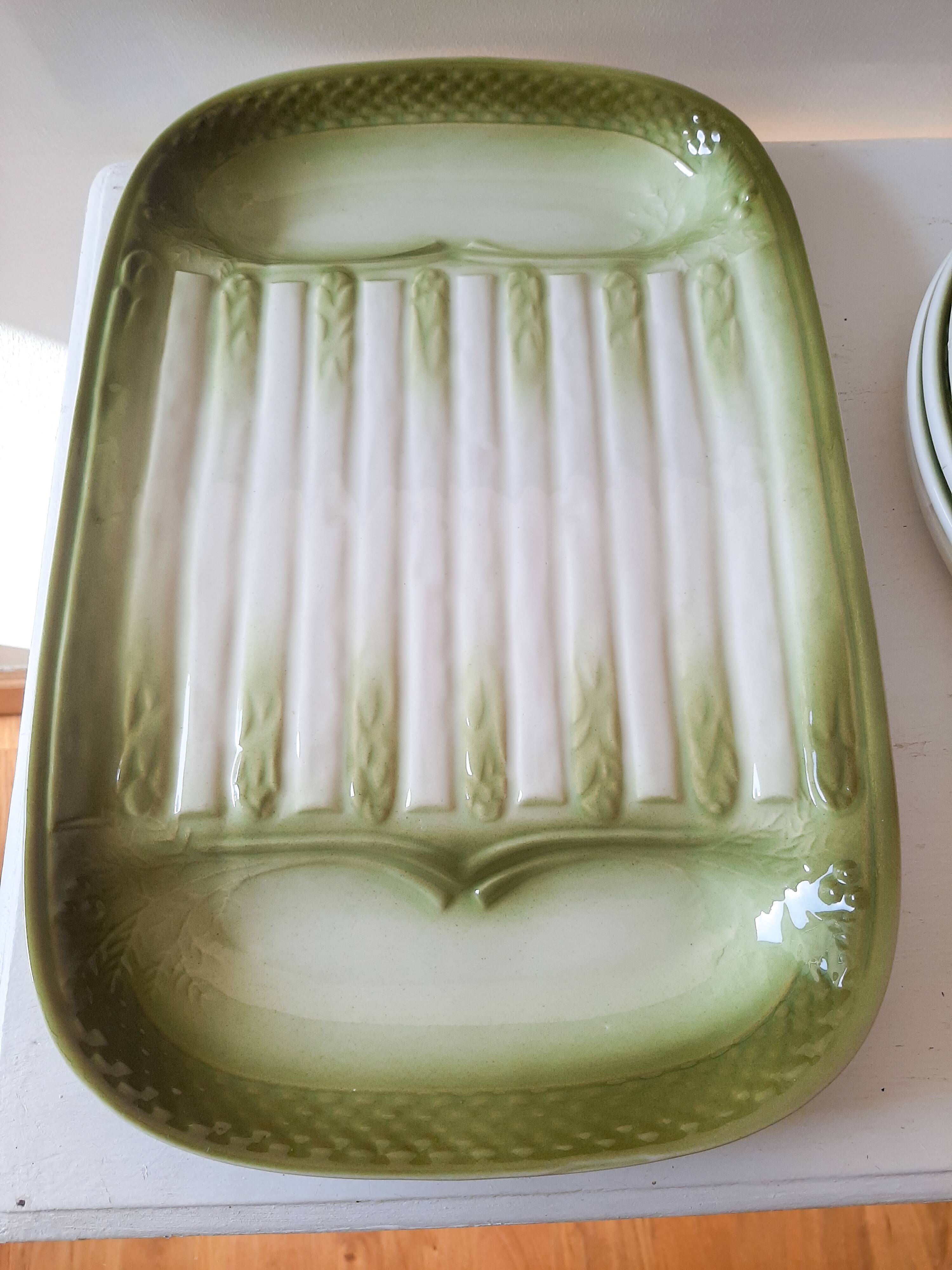 Asparagus service in green earthenware Moulin des Loups Orchies