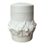 German mid-century white porcelain box with lid and shell motif by Kaiser, 1960s.