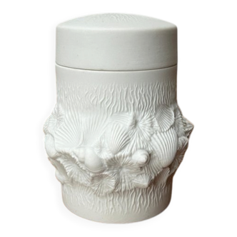 German mid-century white porcelain box with lid and shell motif by Kaiser, 1960s.