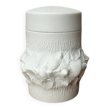 German mid-century white porcelain box with lid and shell motif by Kaiser, 1960s.