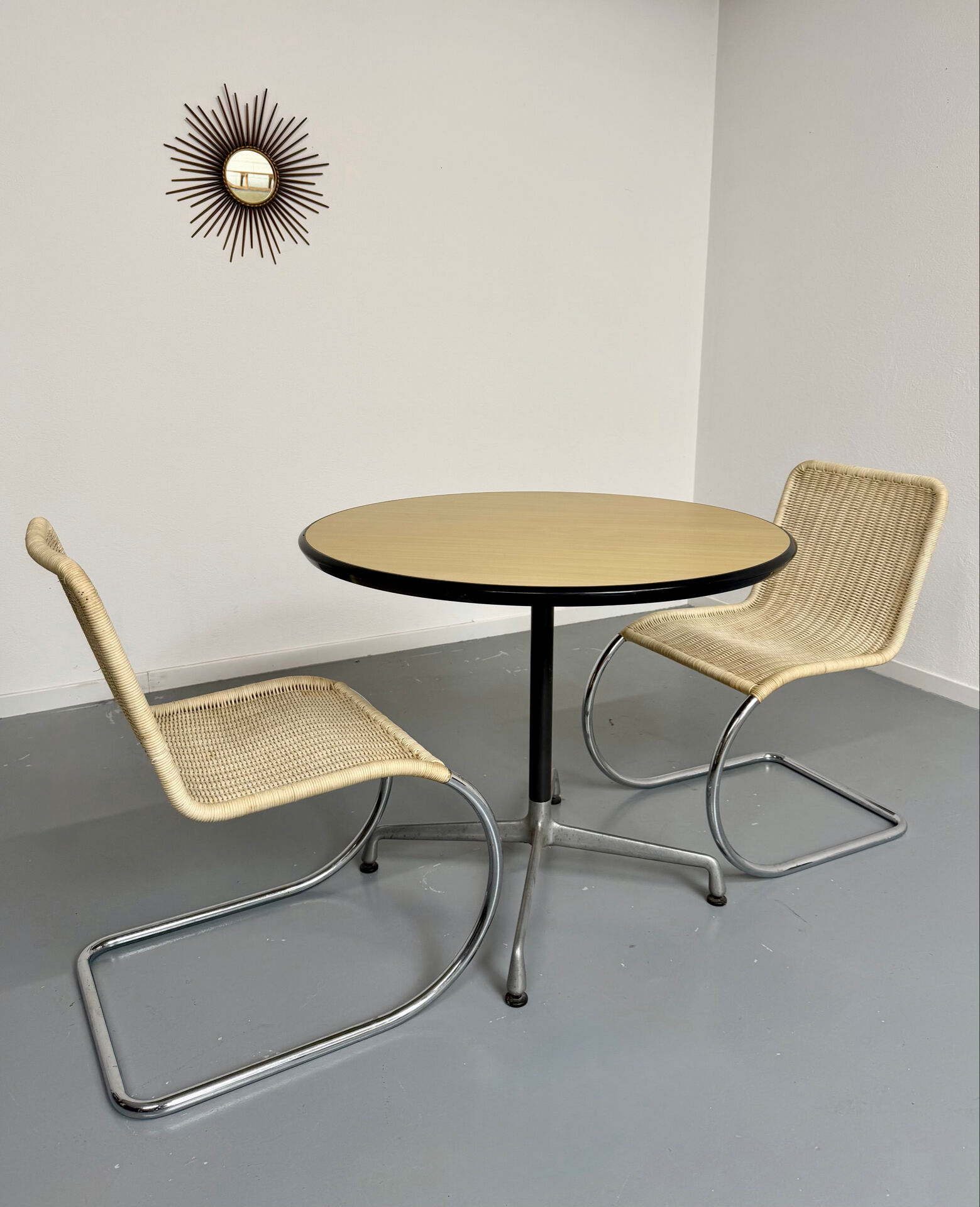 Eames Contract round table for Herman Miller, 1960s.