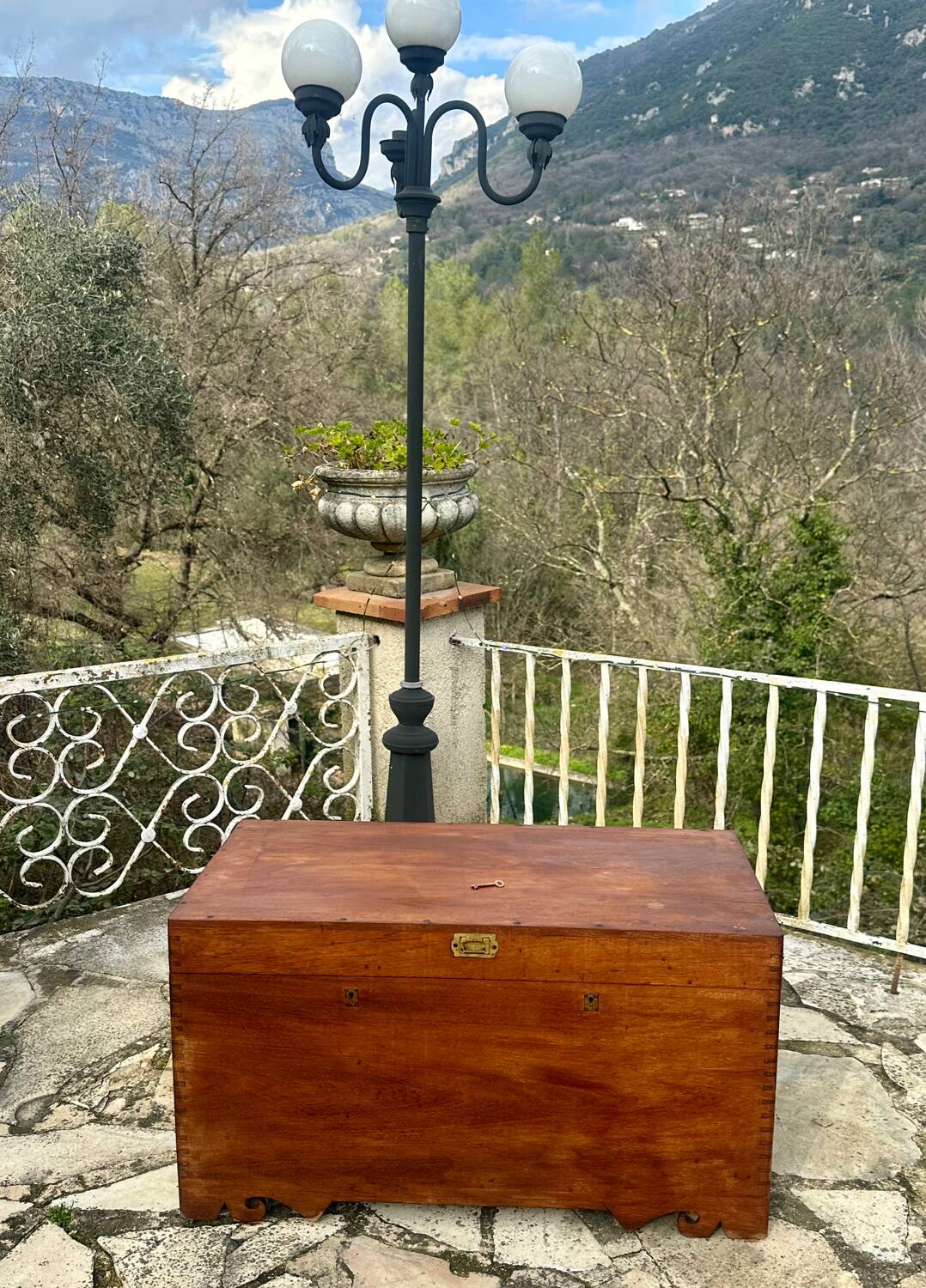Coffre de Demeure Anglo-Indien en Teck Massif vers 1880