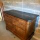 Commode Louis-Philippe noyer ronce plateau marbre noir — XIXe siècle