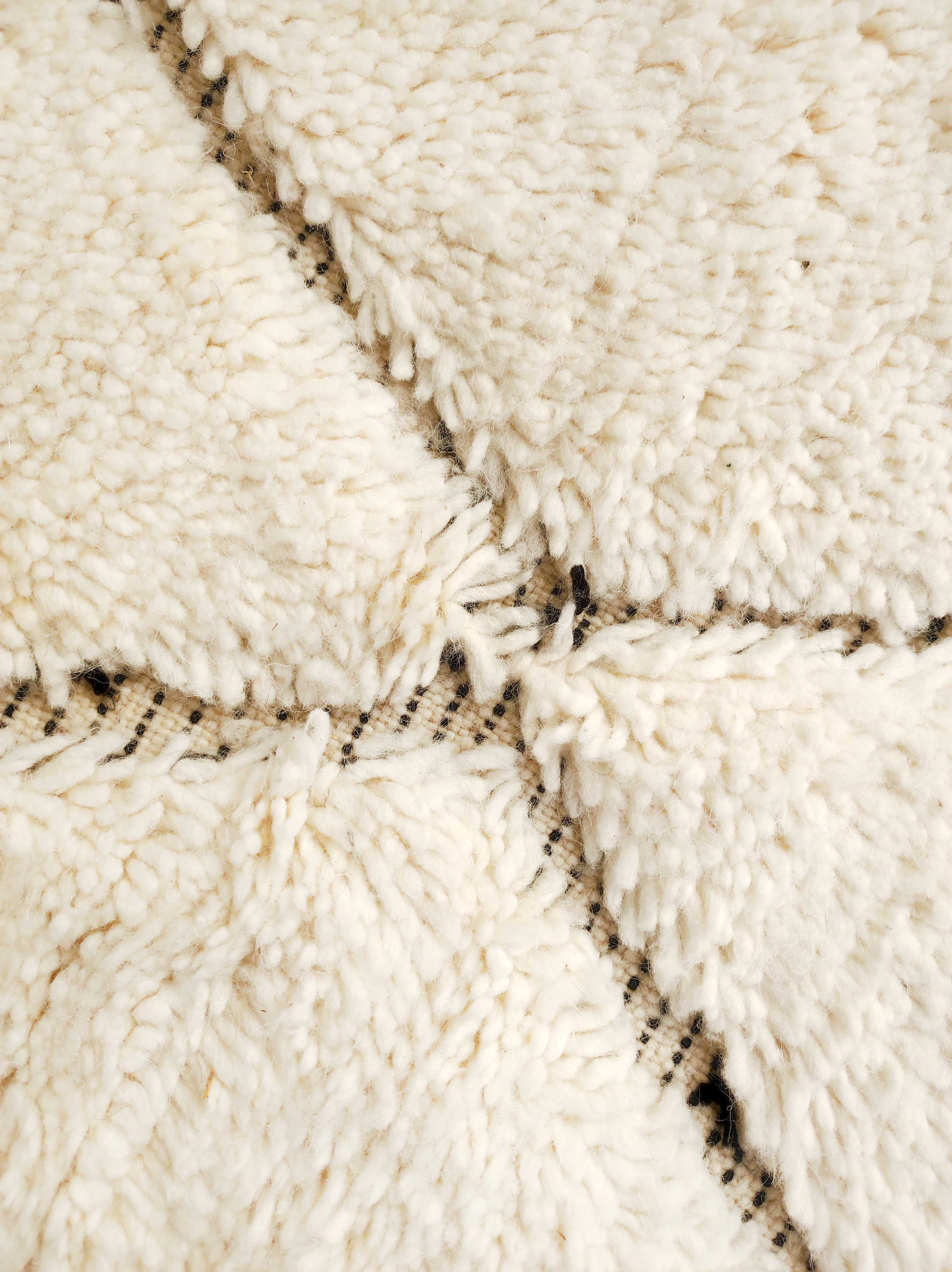 Moroccan Berber carpet Beni ouarain ecru with black diamonds engraved 306x199cm