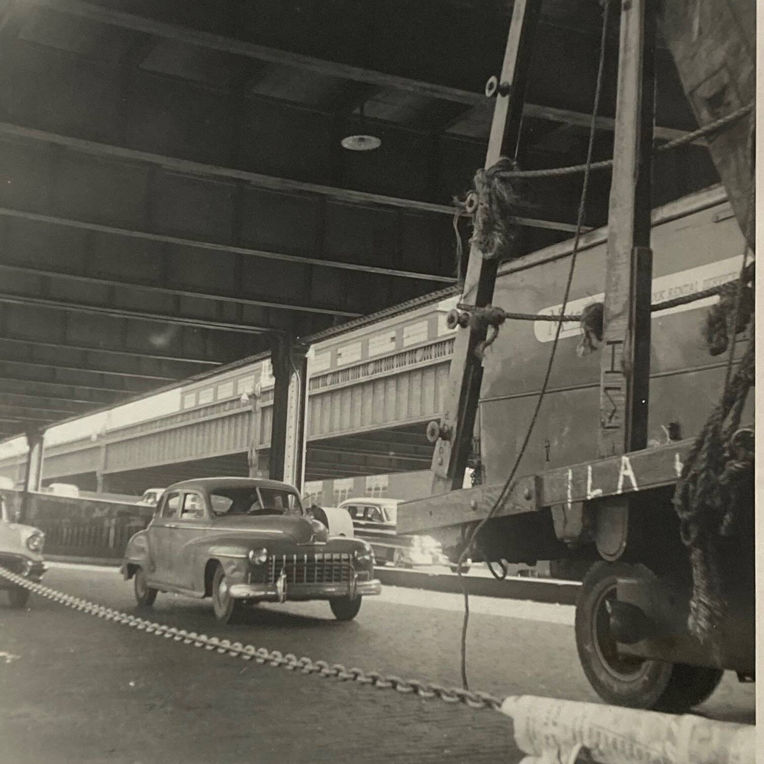 Vintage photo of New York in the 1950s, 6/6 format