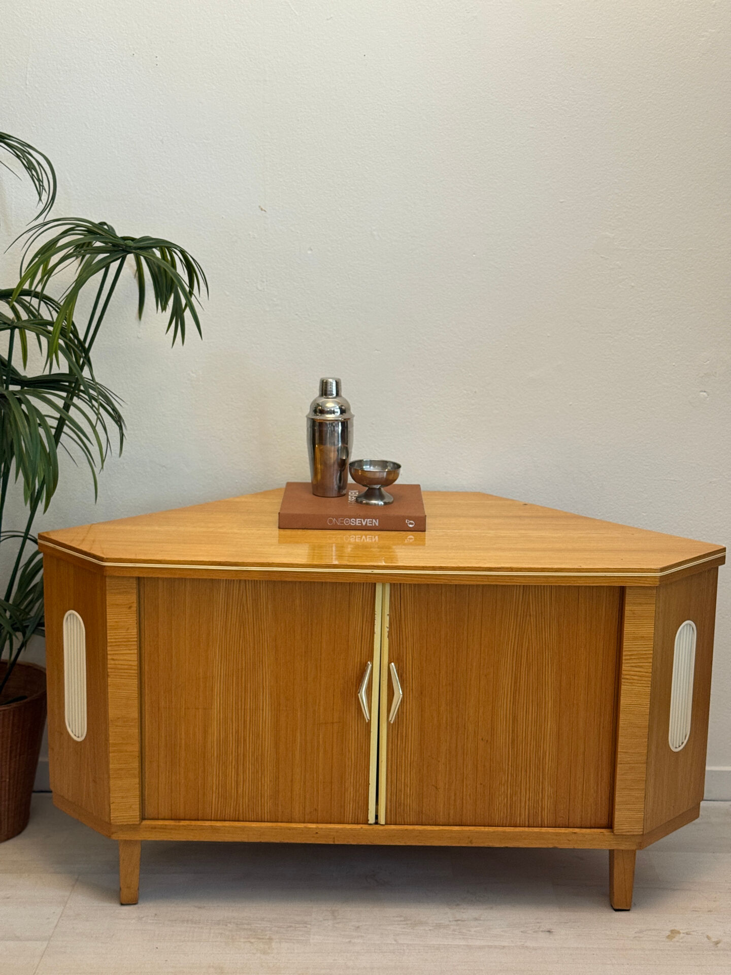 Cabinet de bar vintage « speakeasy »