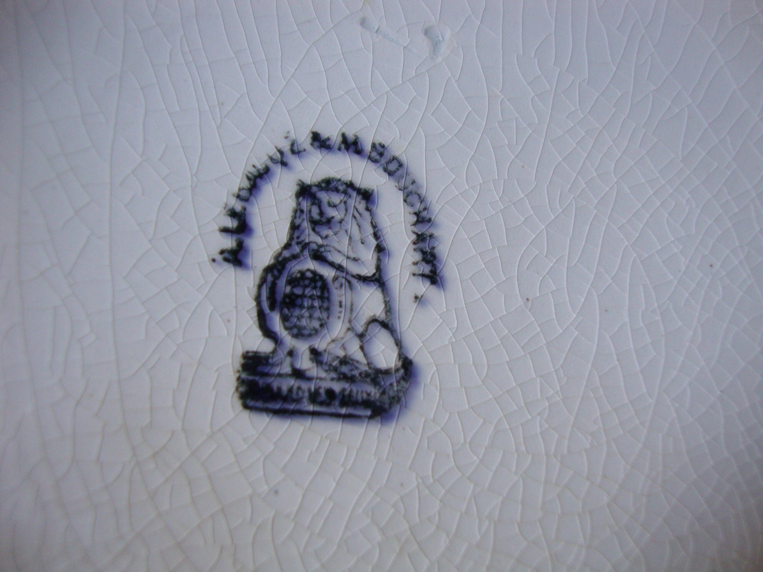 Ancienne Assiette St Amand Lebacqz & M. Bouchart " Les mois de l"année "