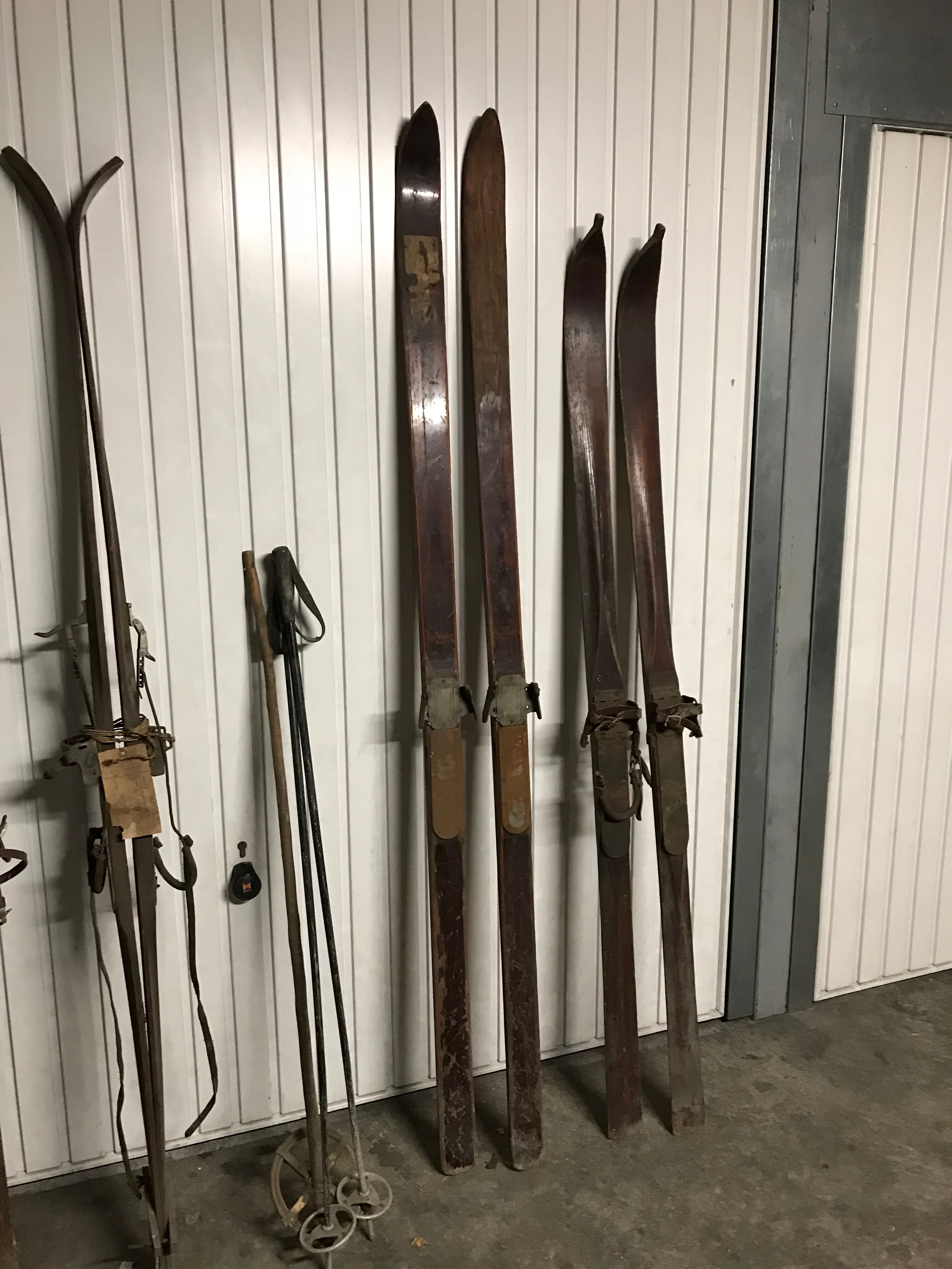 5 pairs of old wood skis 1900