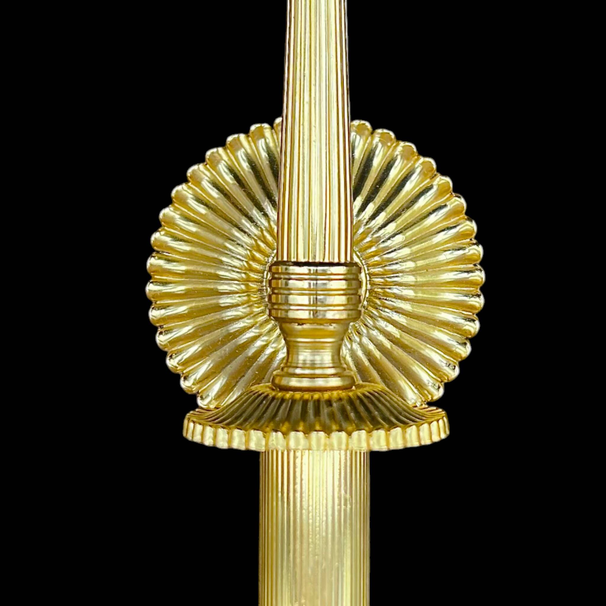 Paire d’appliques murales anciennes en laiton doré – style classique