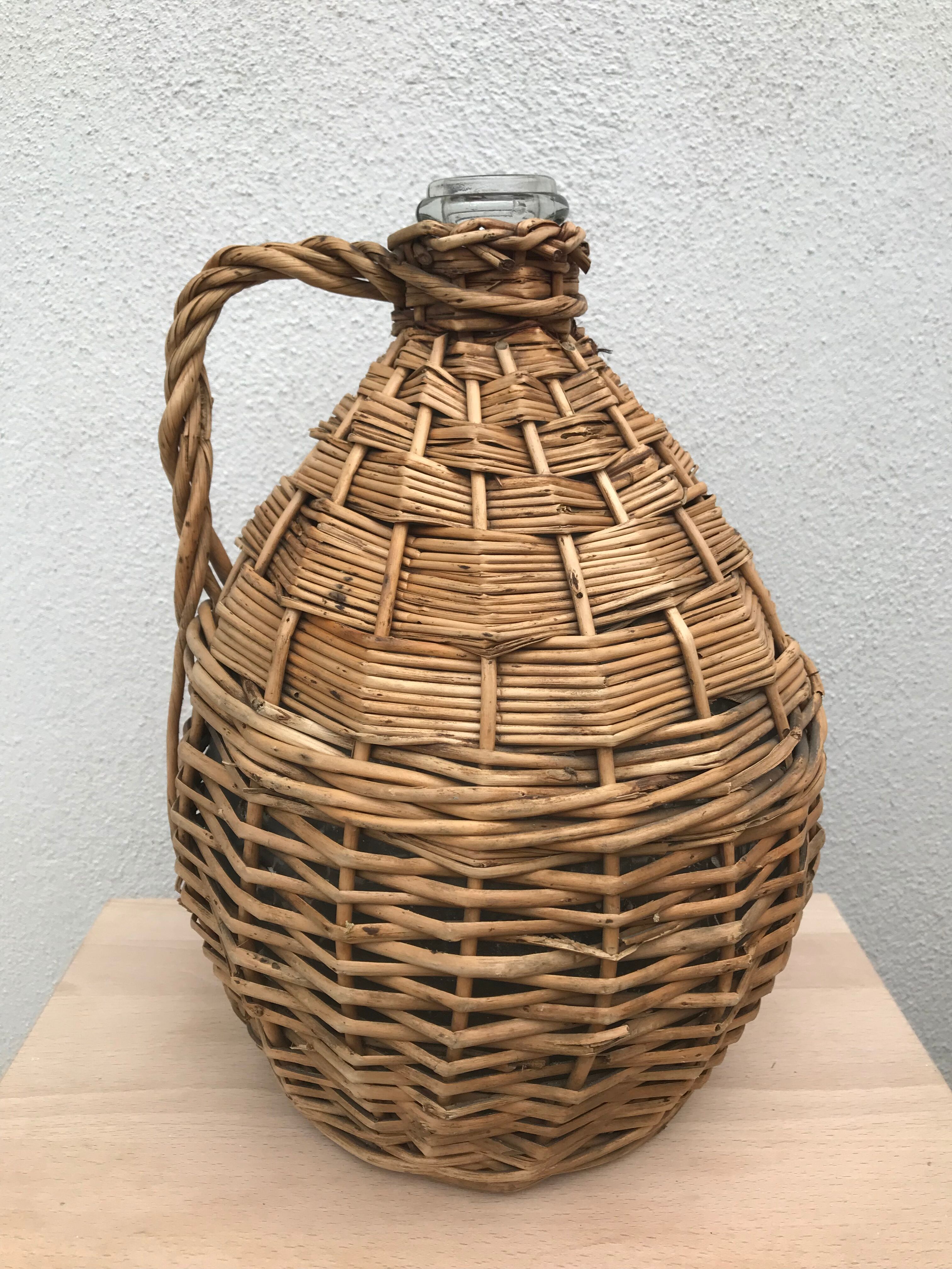 Braided wicker demijohn