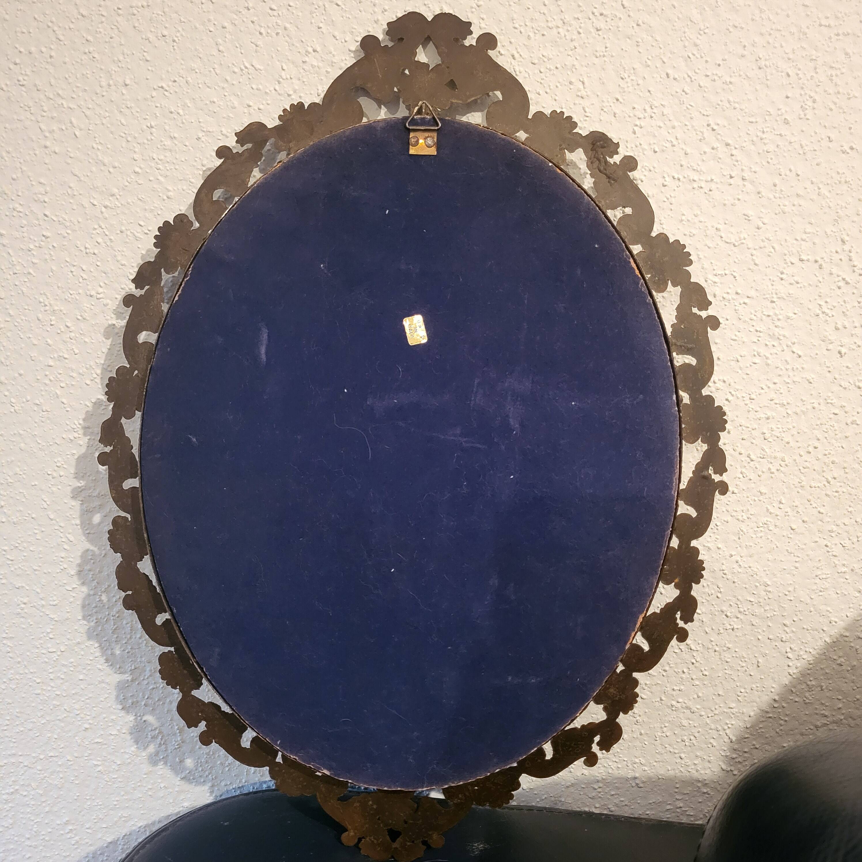 Italian oval frame in bronze and curved glass