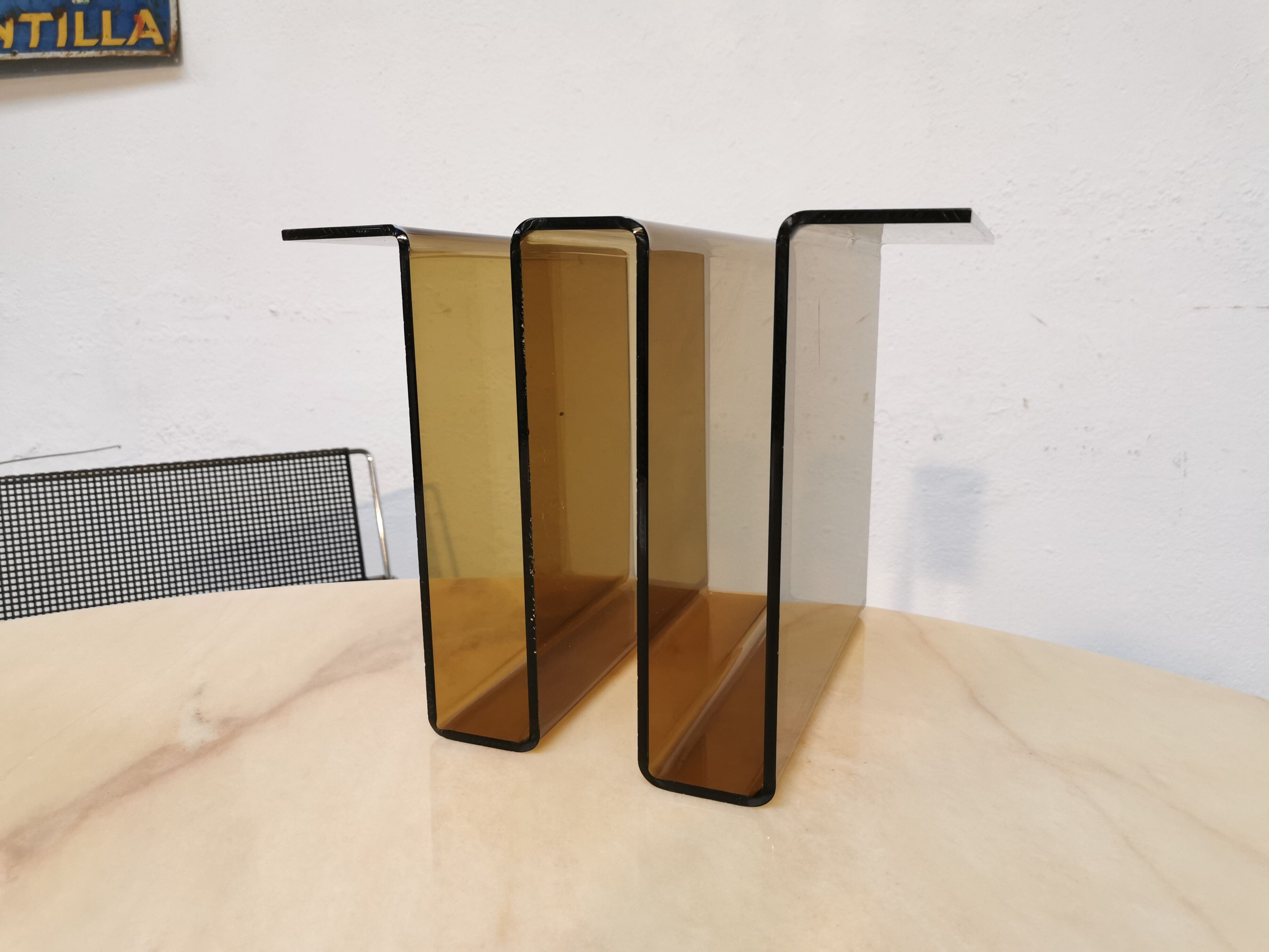 Vintage magazine door Plexiglas 1970