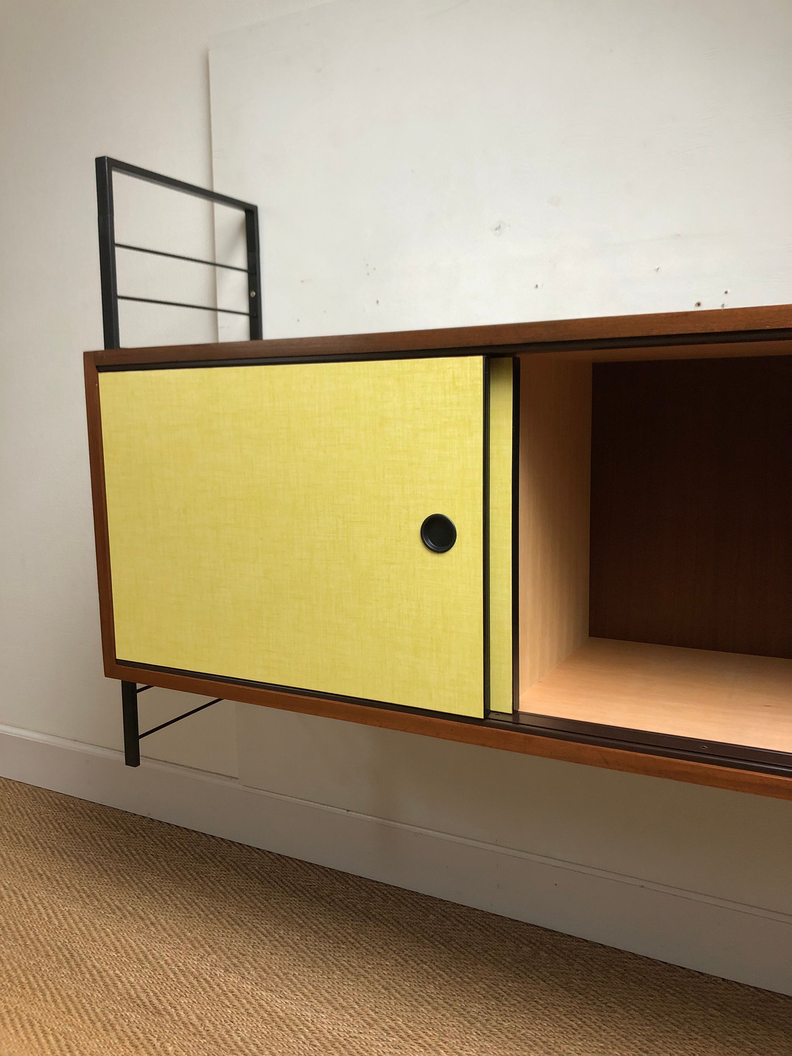 Wall-mounted sideboard