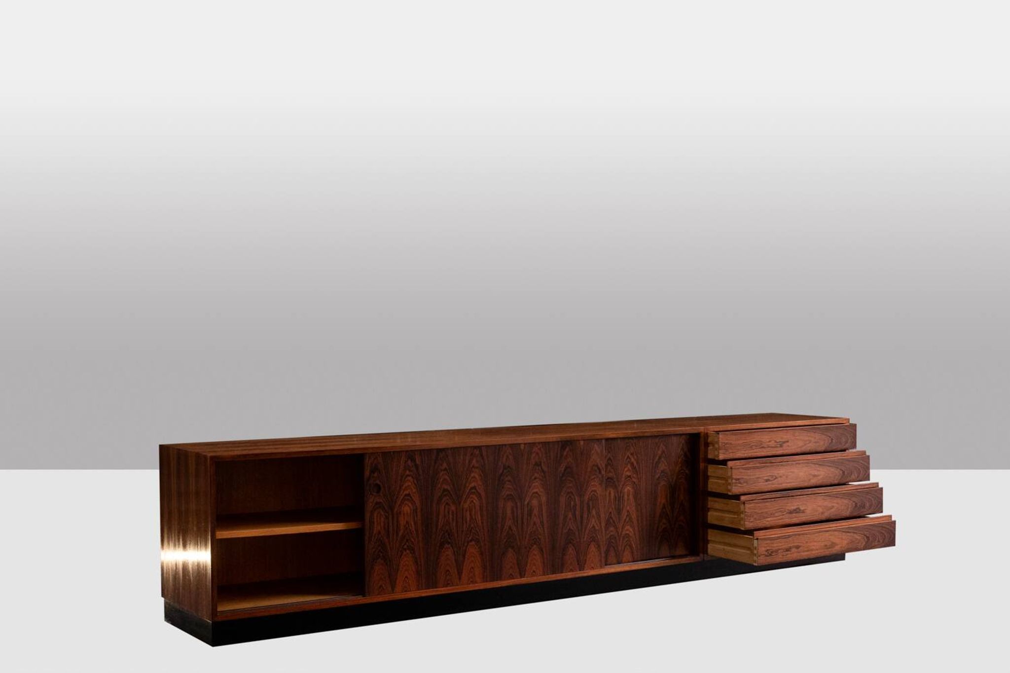 Wilhelm Renz. Enfilade en palissandre et stratifié. Circa 1960-70.