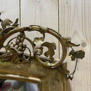 Miroir époque Napoléon III à fronton  à la feuille d'or