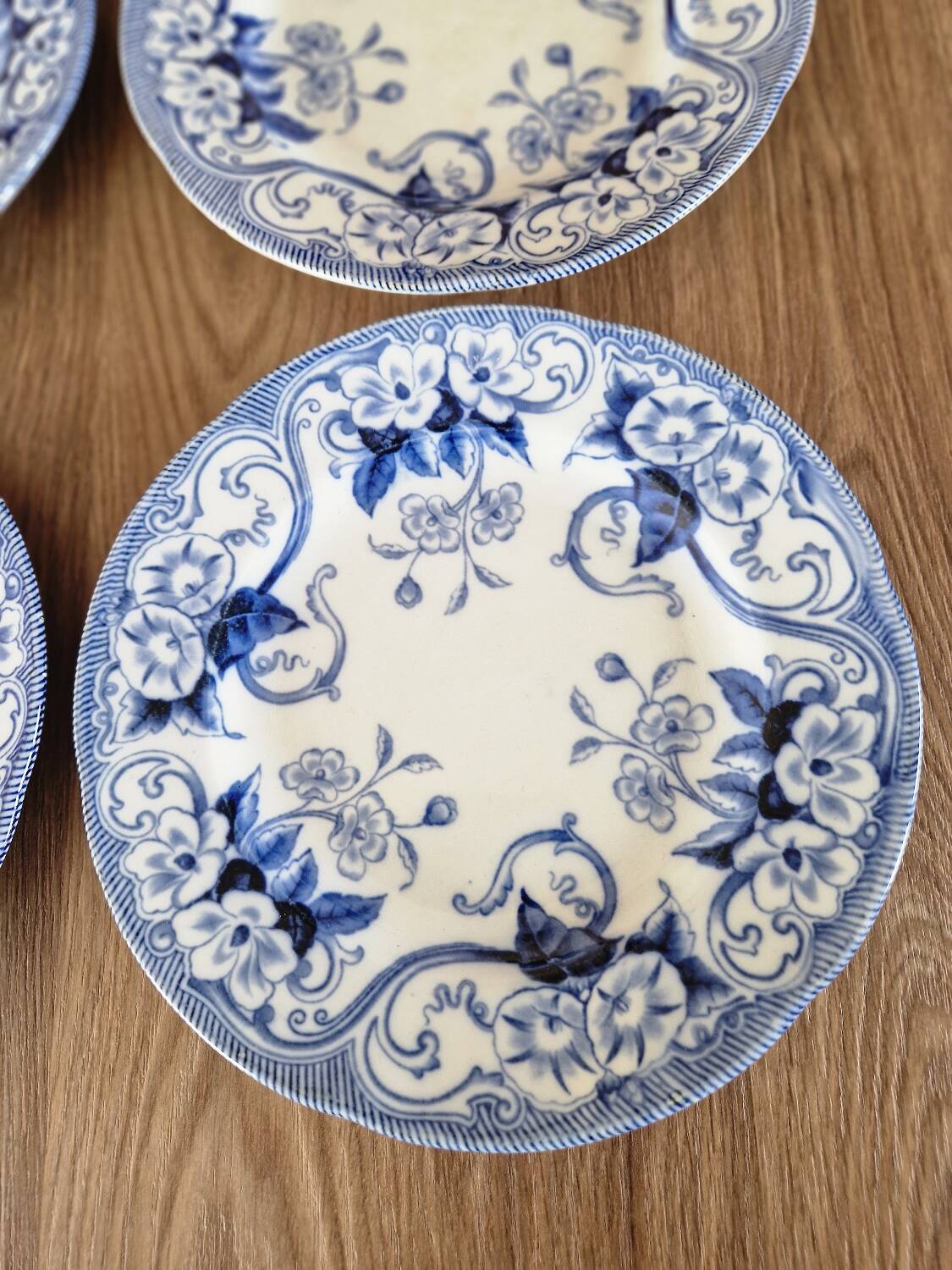 Set of 4 flat plates Creil & Montereau model Flora