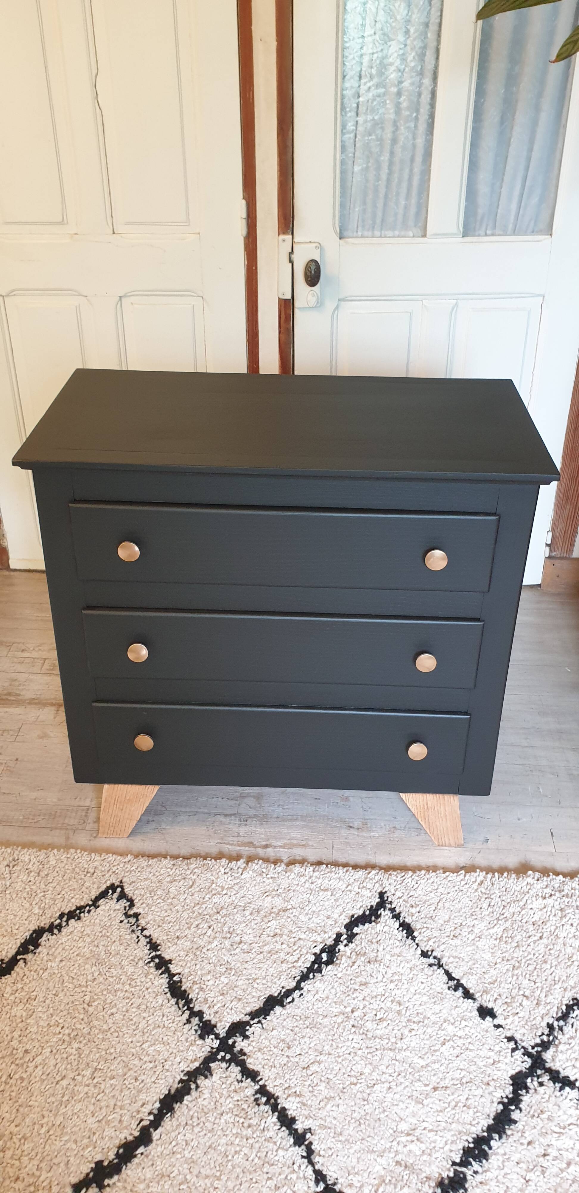 Compass feet dresser