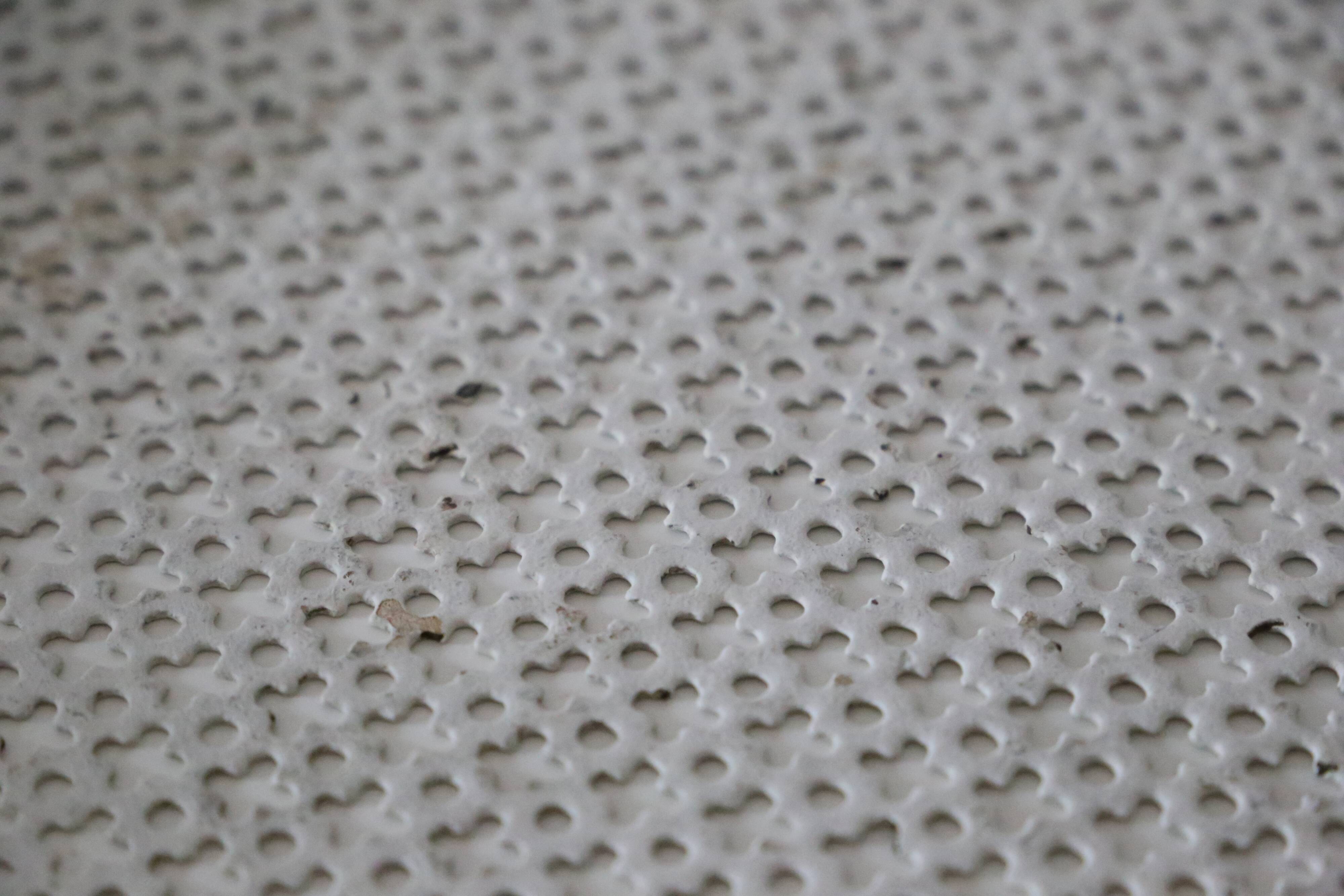 Round Mathieu Mategot tray in perforated metal, 1950, vintage