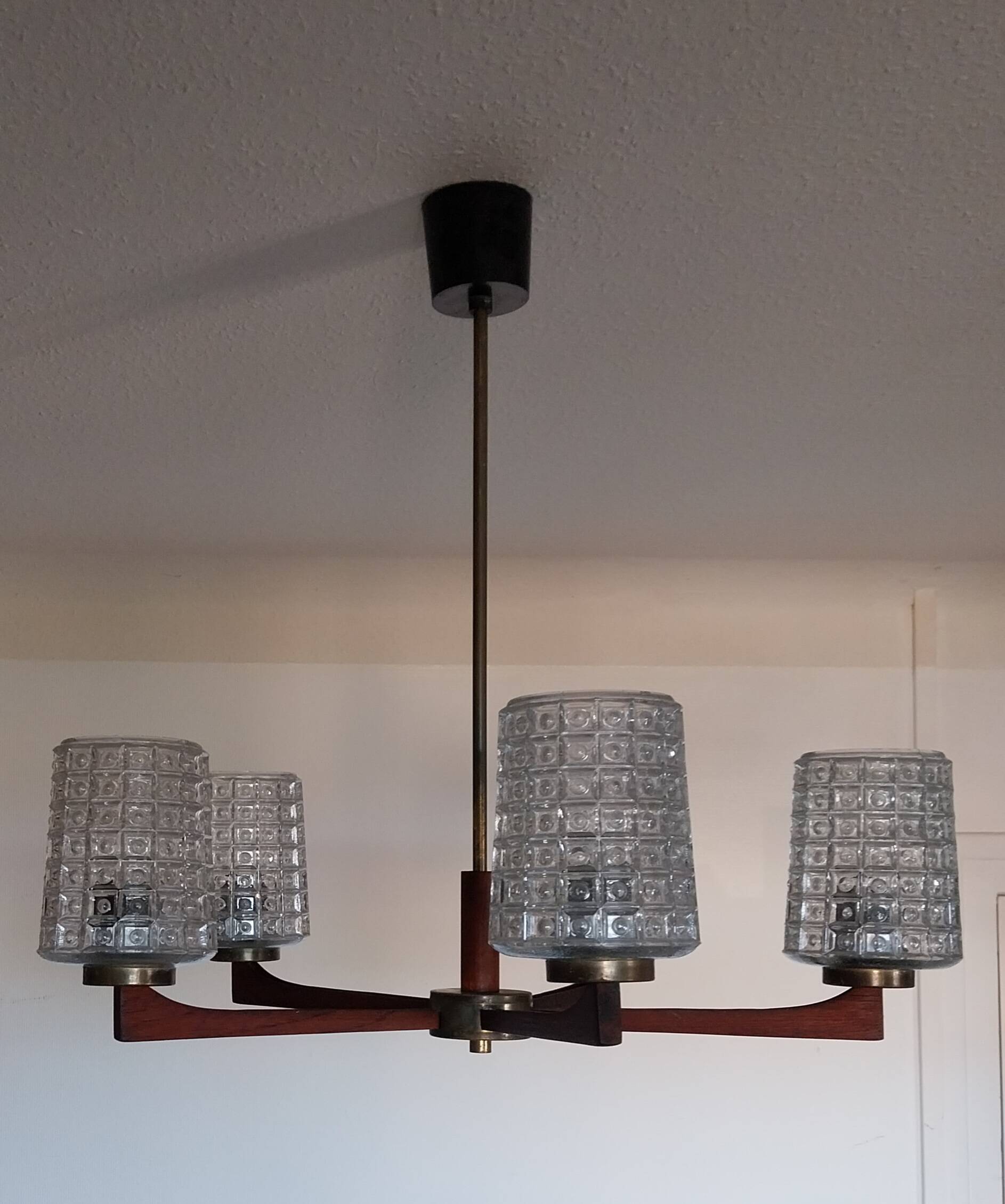 Chandelier with 5 branches in teak and brass, Scandinavian design.